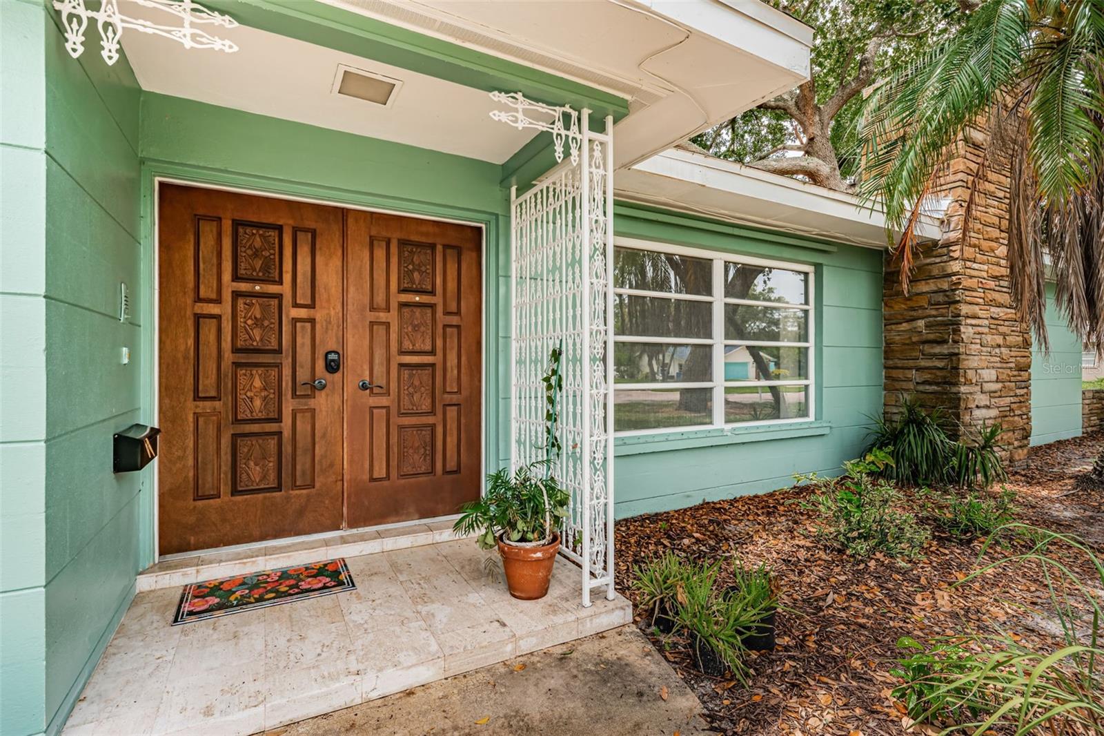 Beautiful MCM accents like front door and metalwork.