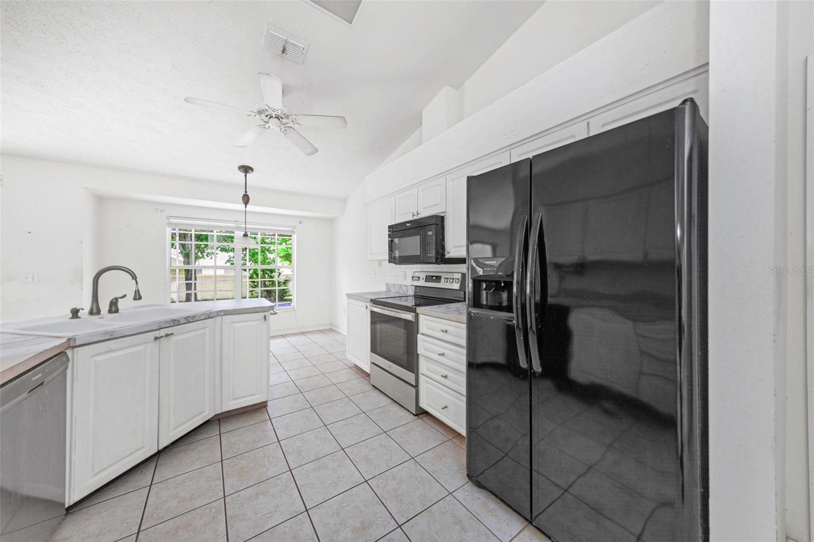 Kitchen - Right View