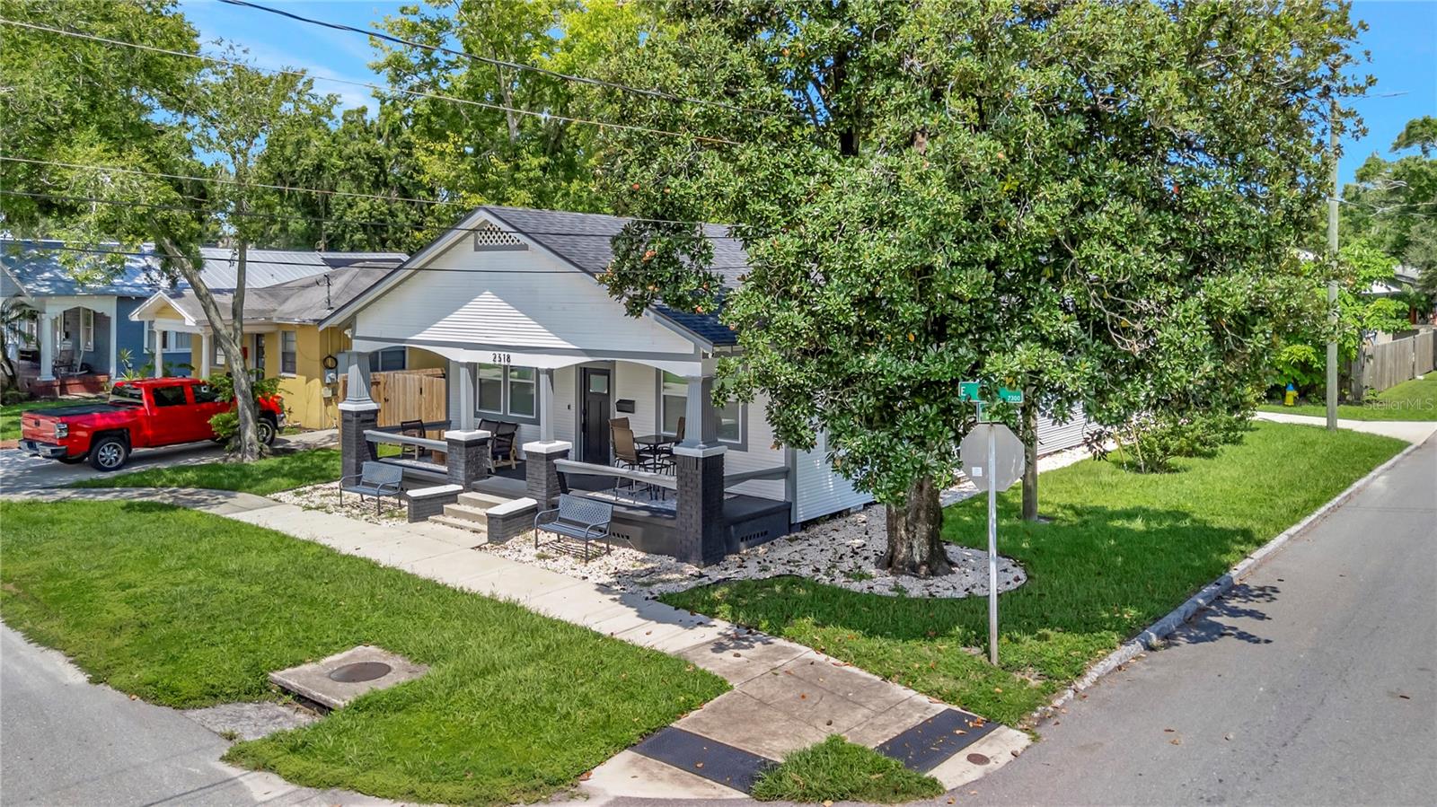 The perfect corner lot