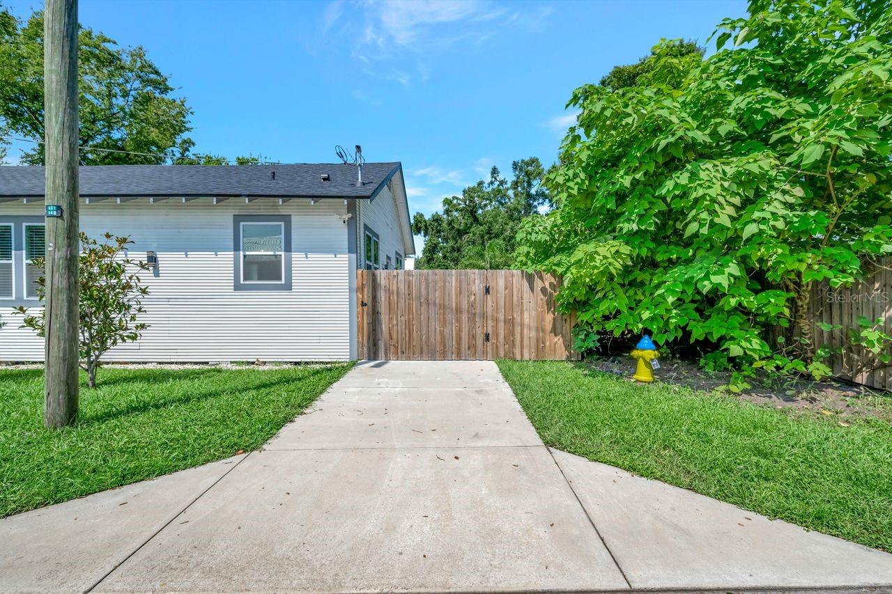 Double gates allow to pull car behind the gate if desired