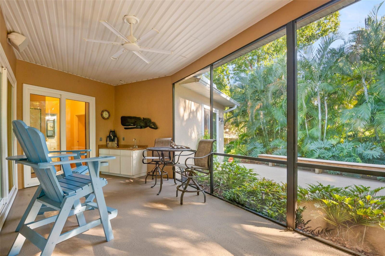 Screened Lanai/wet bar