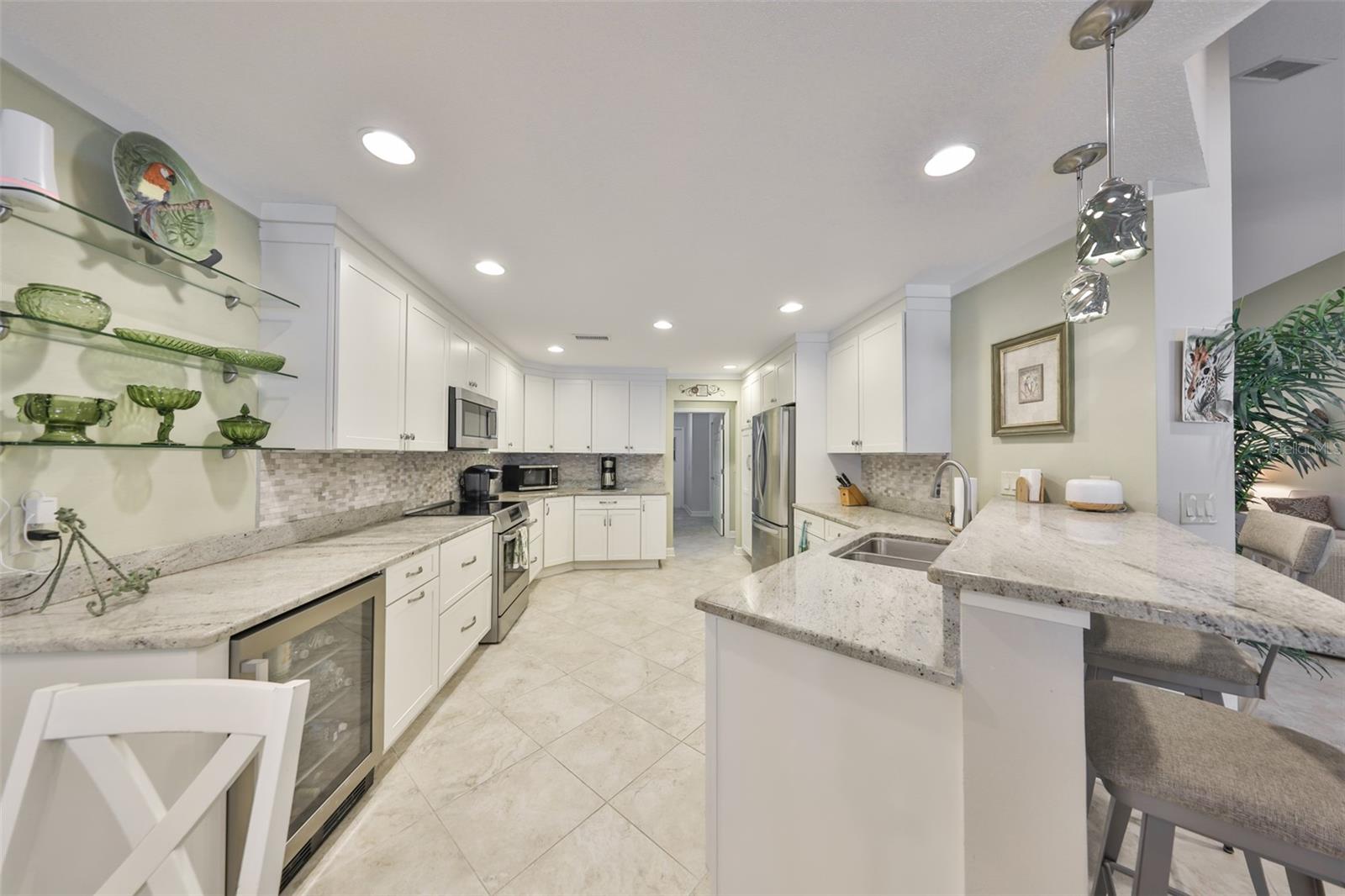 Kitchen w/Custom Cabinets & Beautiful Granite Countertops, SS Bosch Appliances