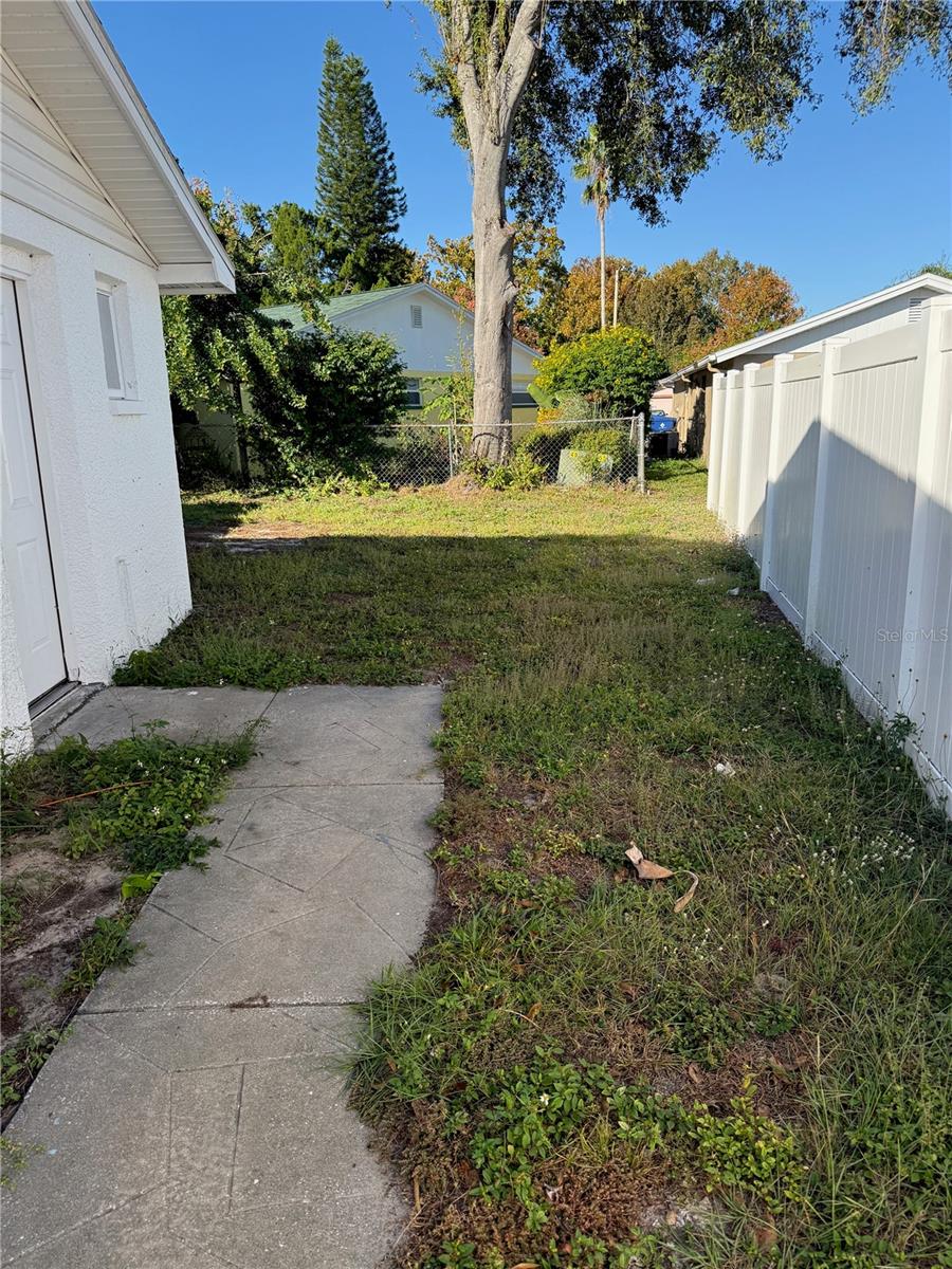 grass area next to garage