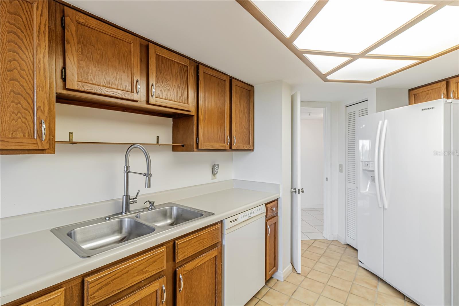 Space for dining in Kitchen - with views!