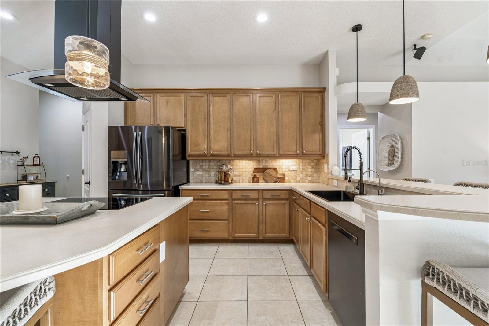 Kitchen -- Under cabinet lighting