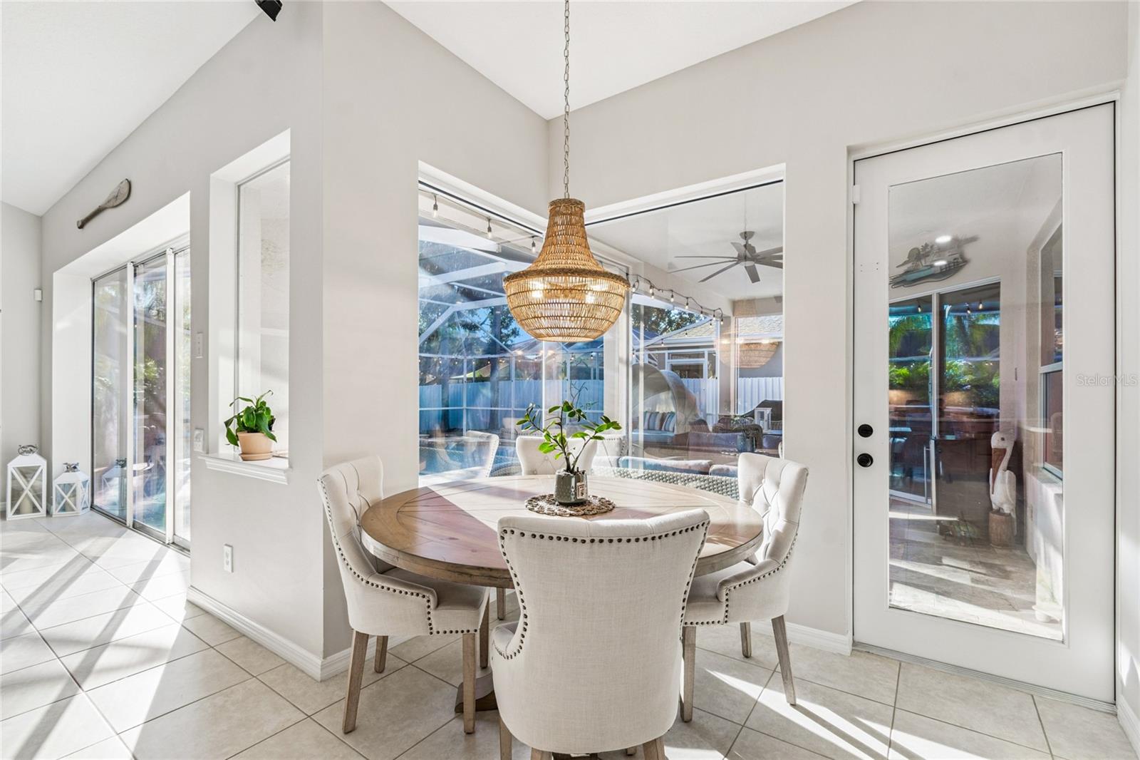 Kitchen -- Dinette with panoramic glass corner window