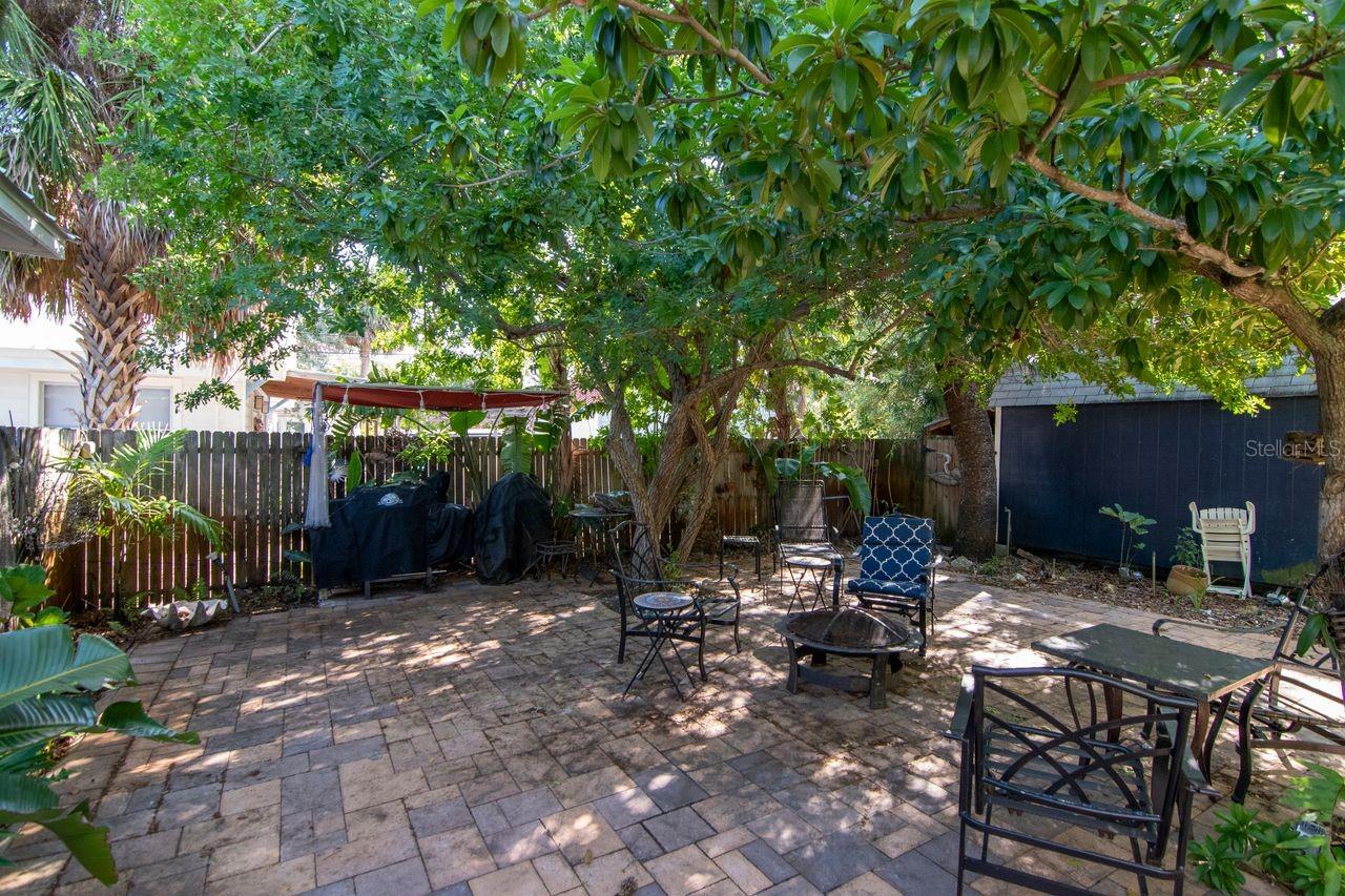 Perfect for those summer time BBQ's. Notice the smoker and grill under the canopy?