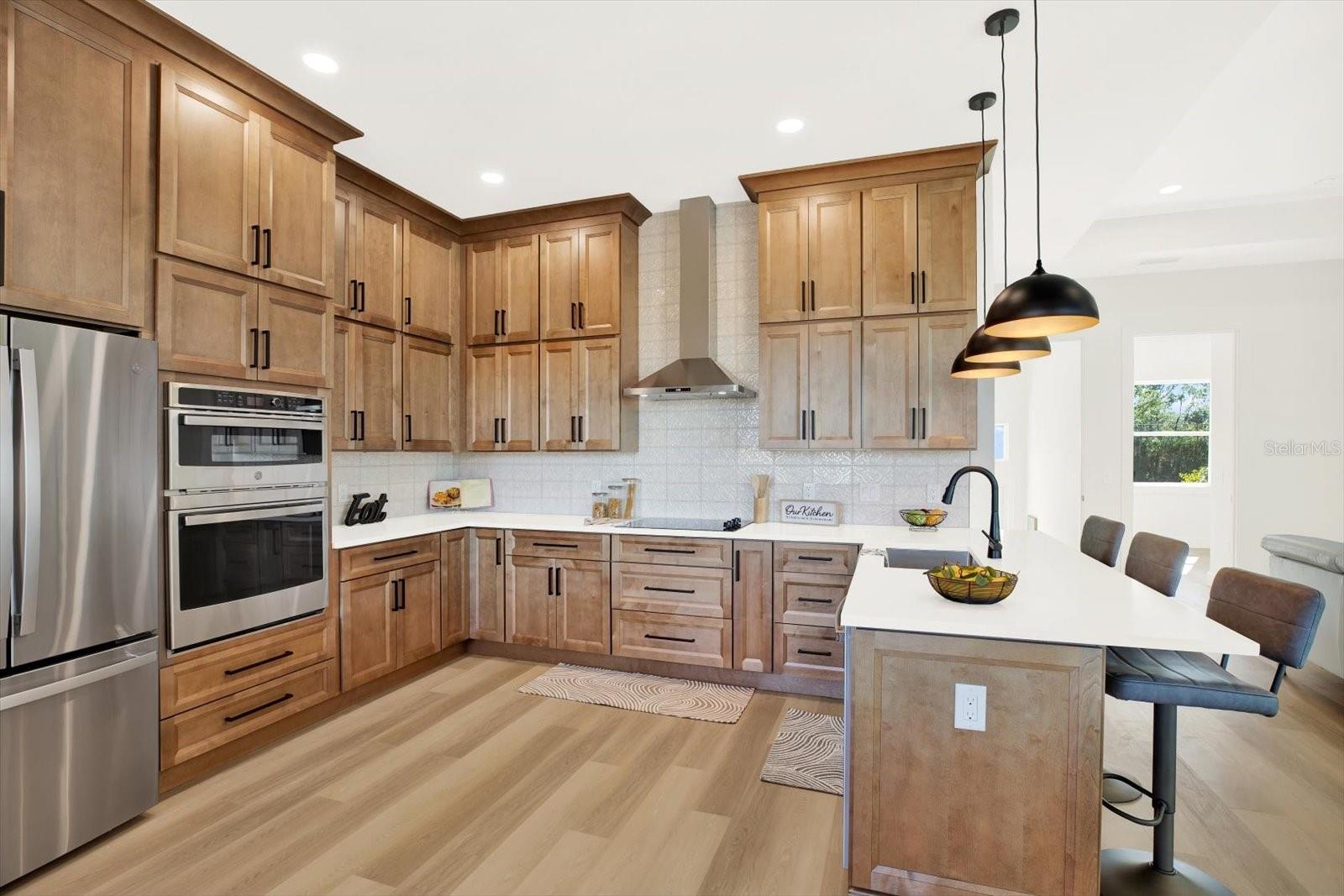 Kitchen and Breakfast Bar