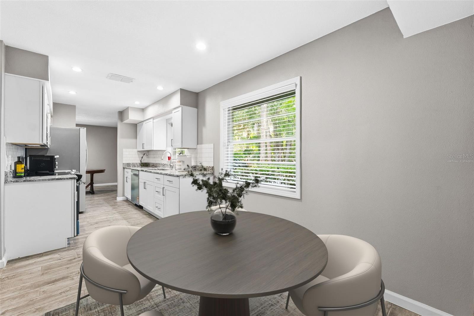 Eat in area virtually staged