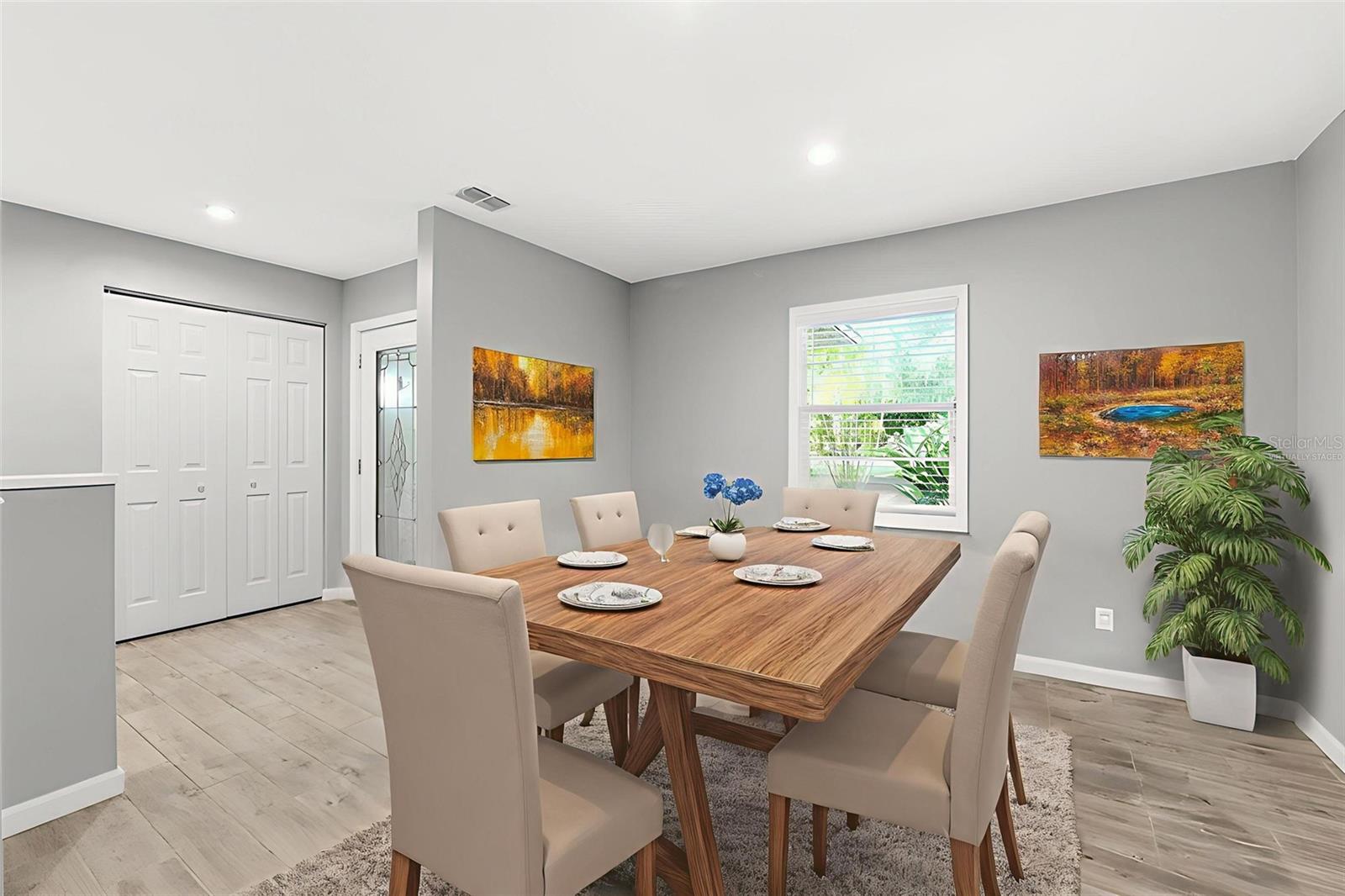 Virtually staged dinning room