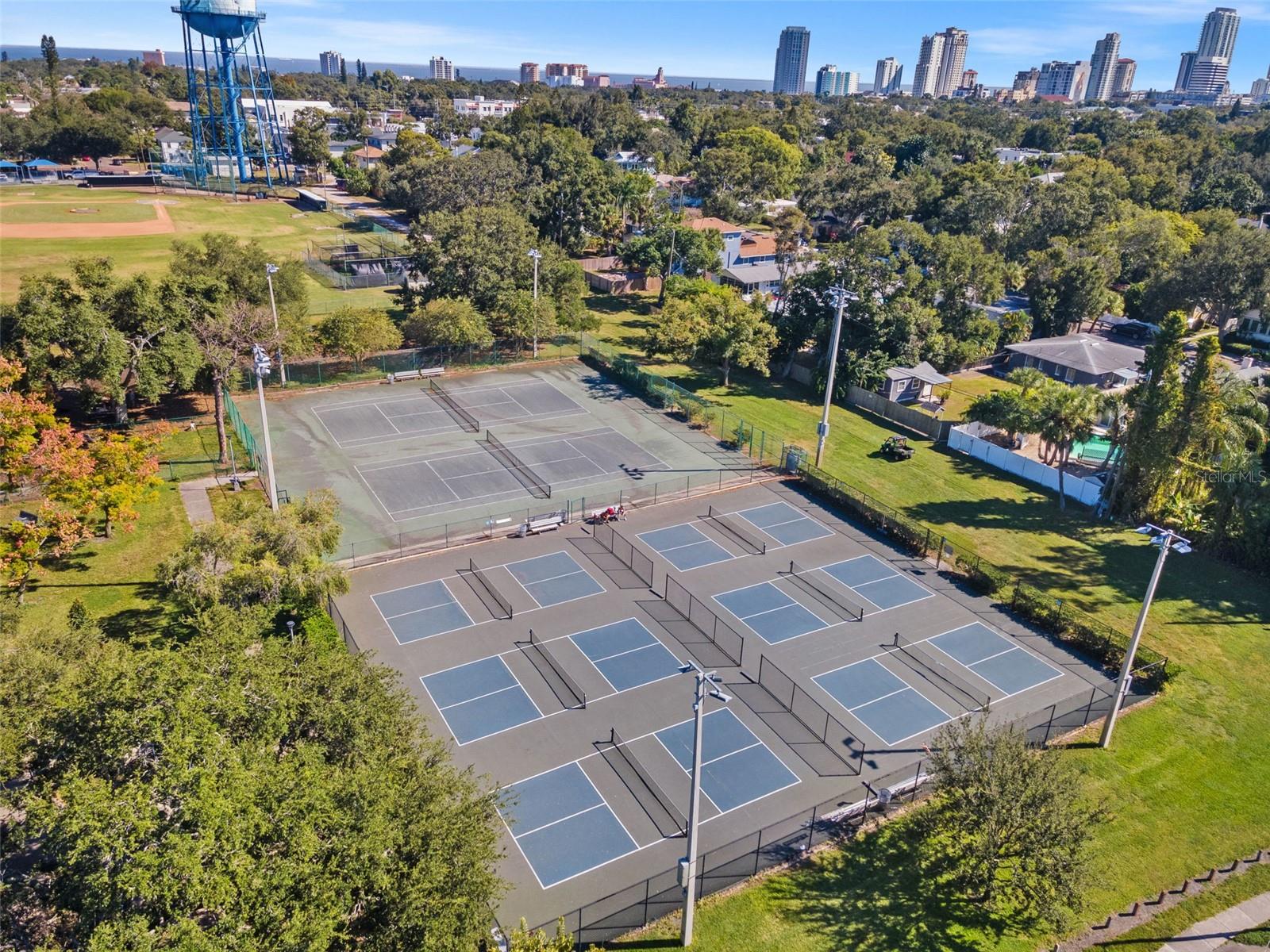 Crescent Lake Tennis Courts