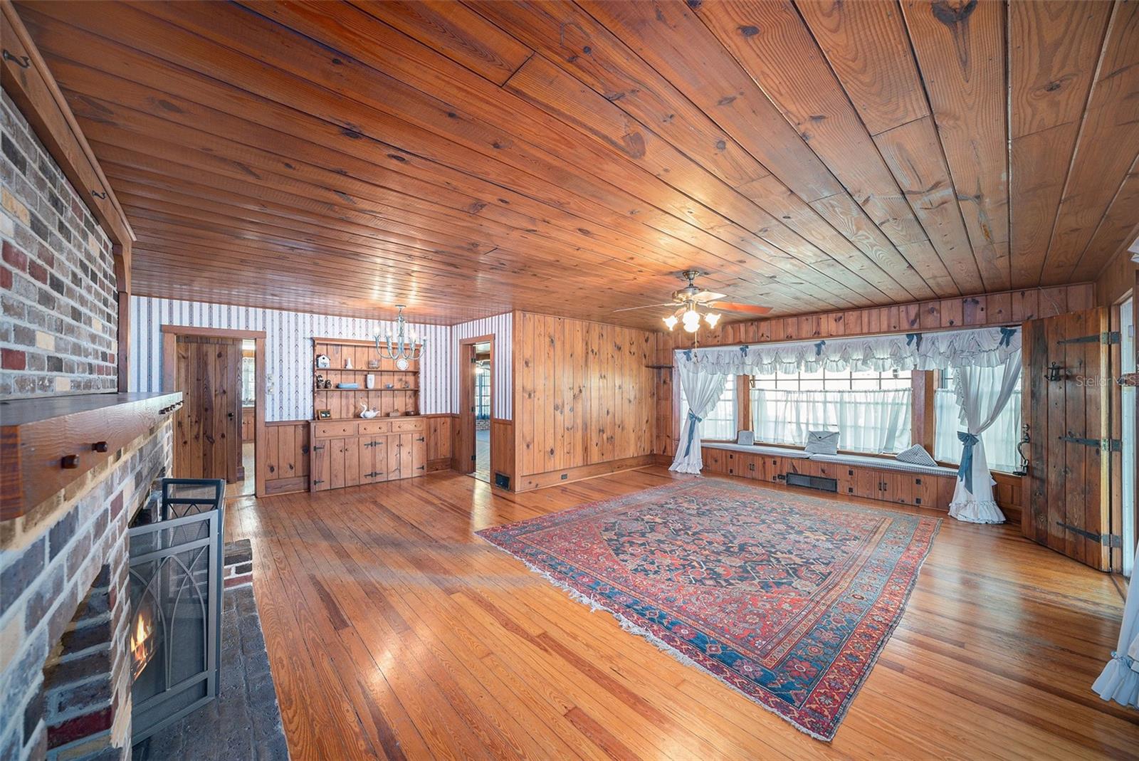 Heart Pine Floor, Ceiling and Walls