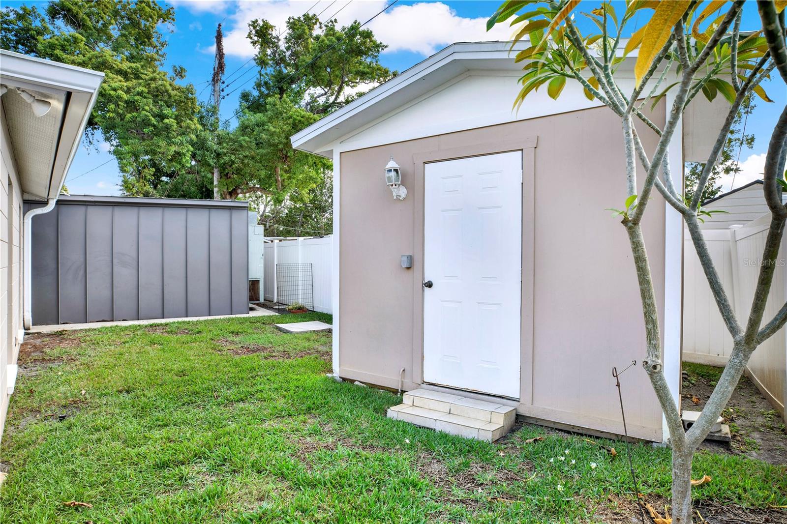 Shed not permanently affixed - NO VALUE