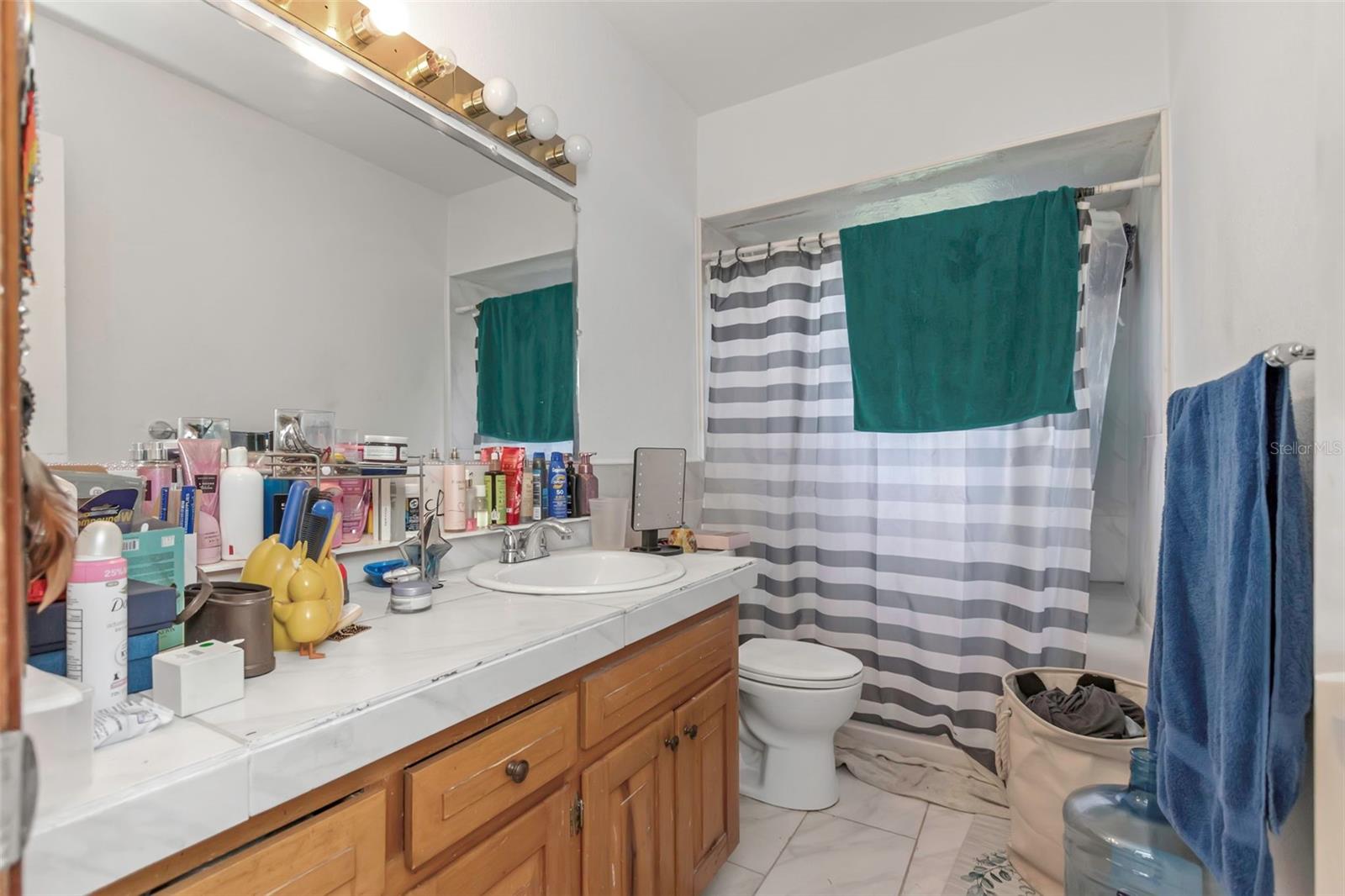 Bedroom 2/Apt 2 bathroom