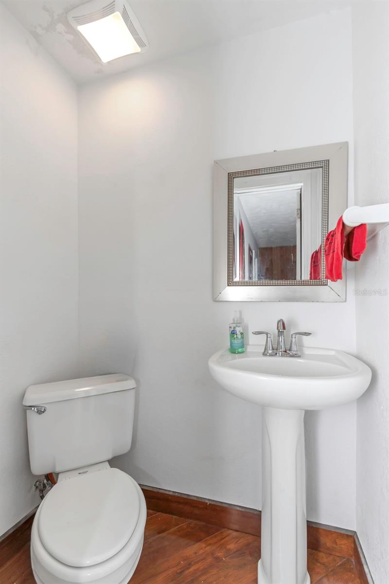 Bedroom 2/Apt 2 bathroom