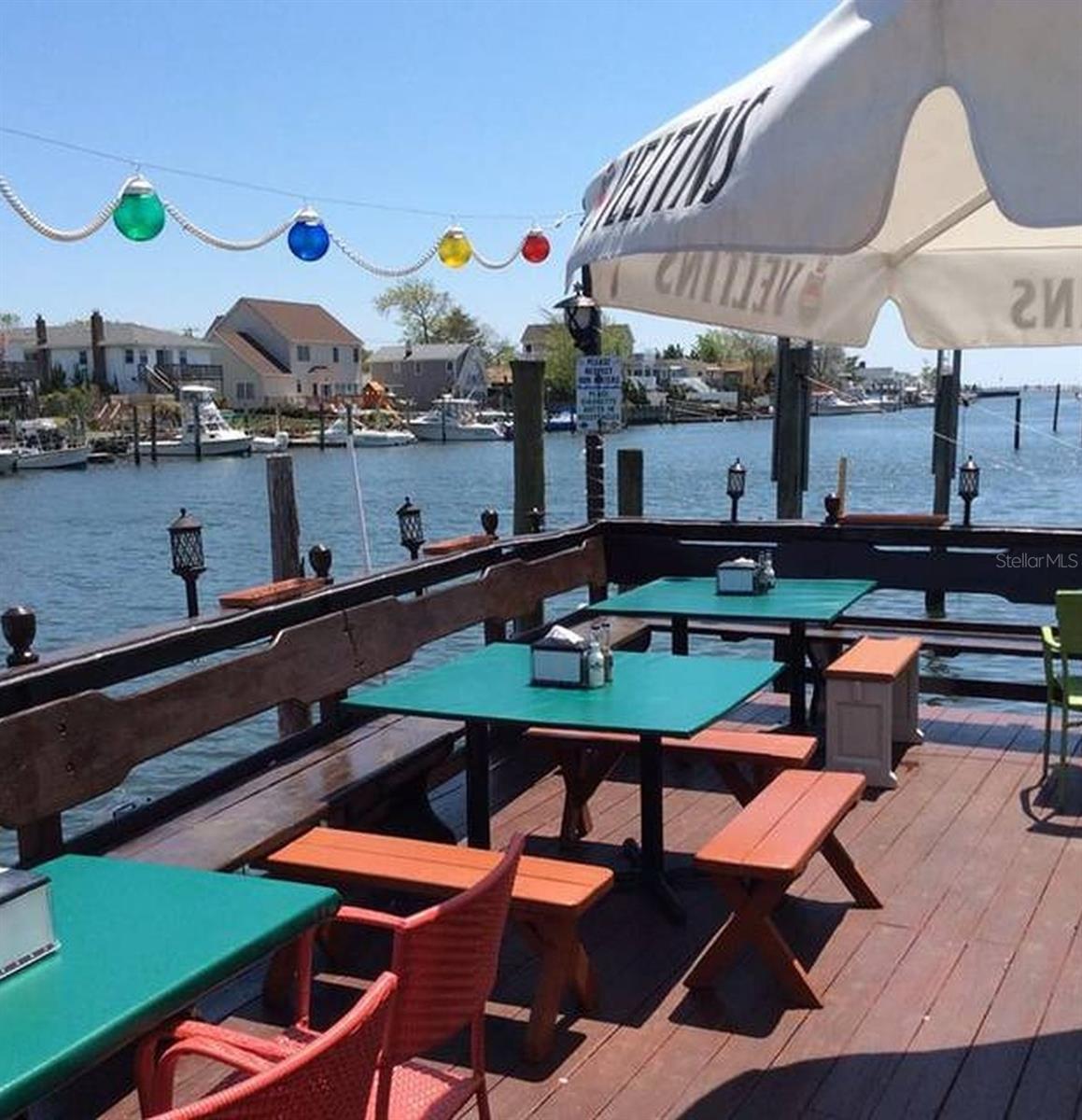 Jerry's Dockside Bar & Grill