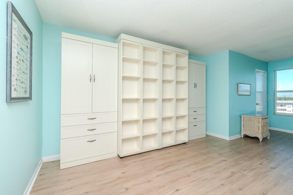 Built in Murphy Bed for Guests.