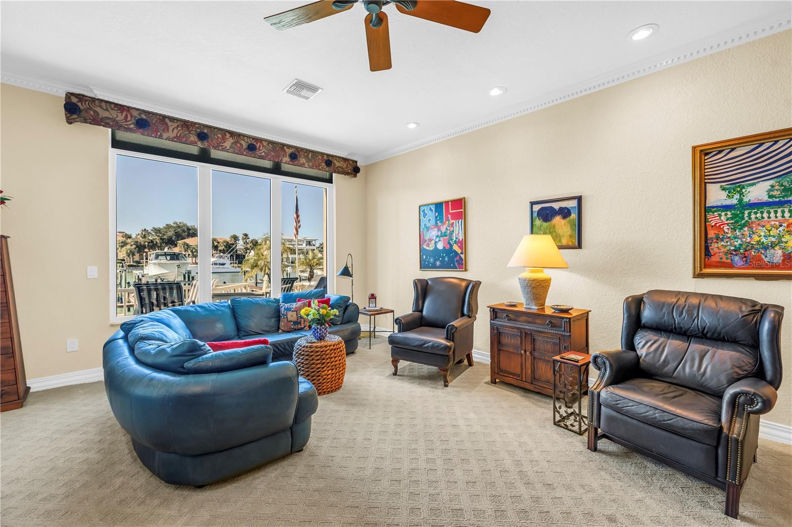 LR towards Fireplace