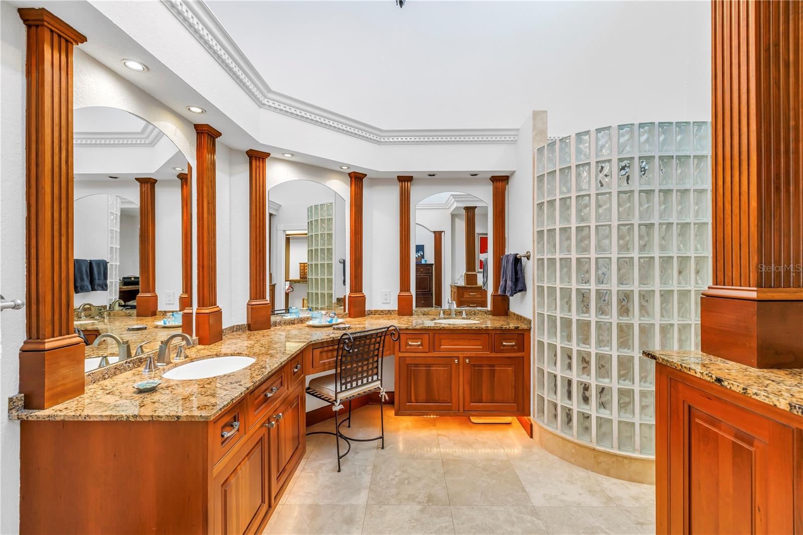 Primary luxury bathroom w/double vanities, make up area