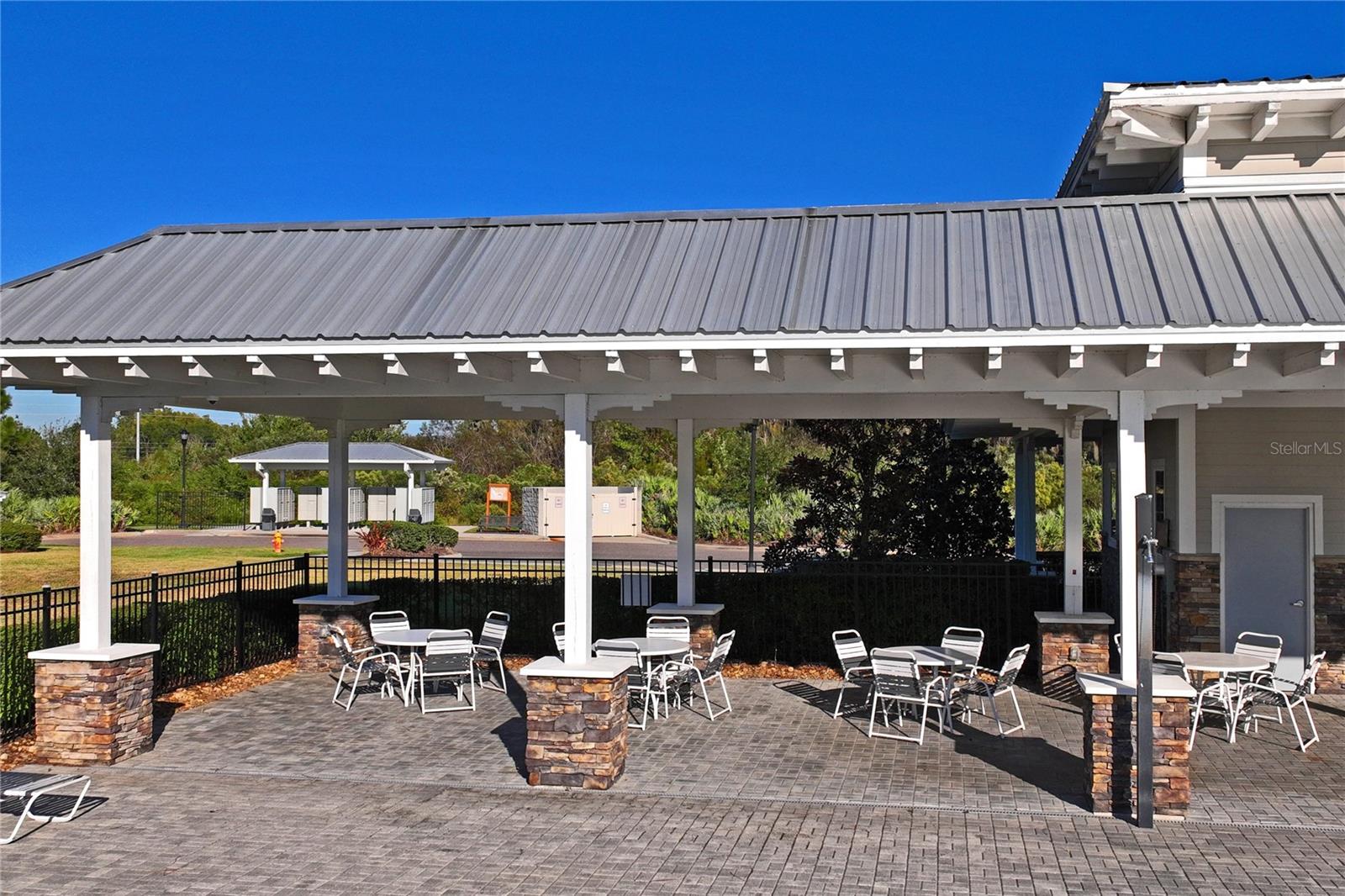 Covered area at the pool, Let's do lunch !