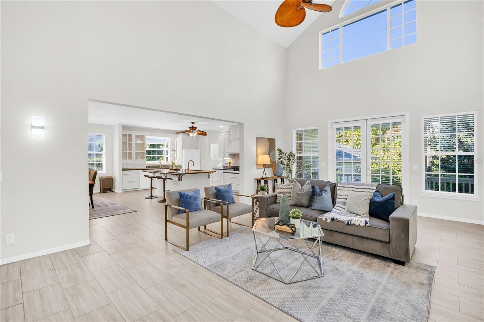 Open main living space to the kitchen/dining room combo making entertaining a breeze~