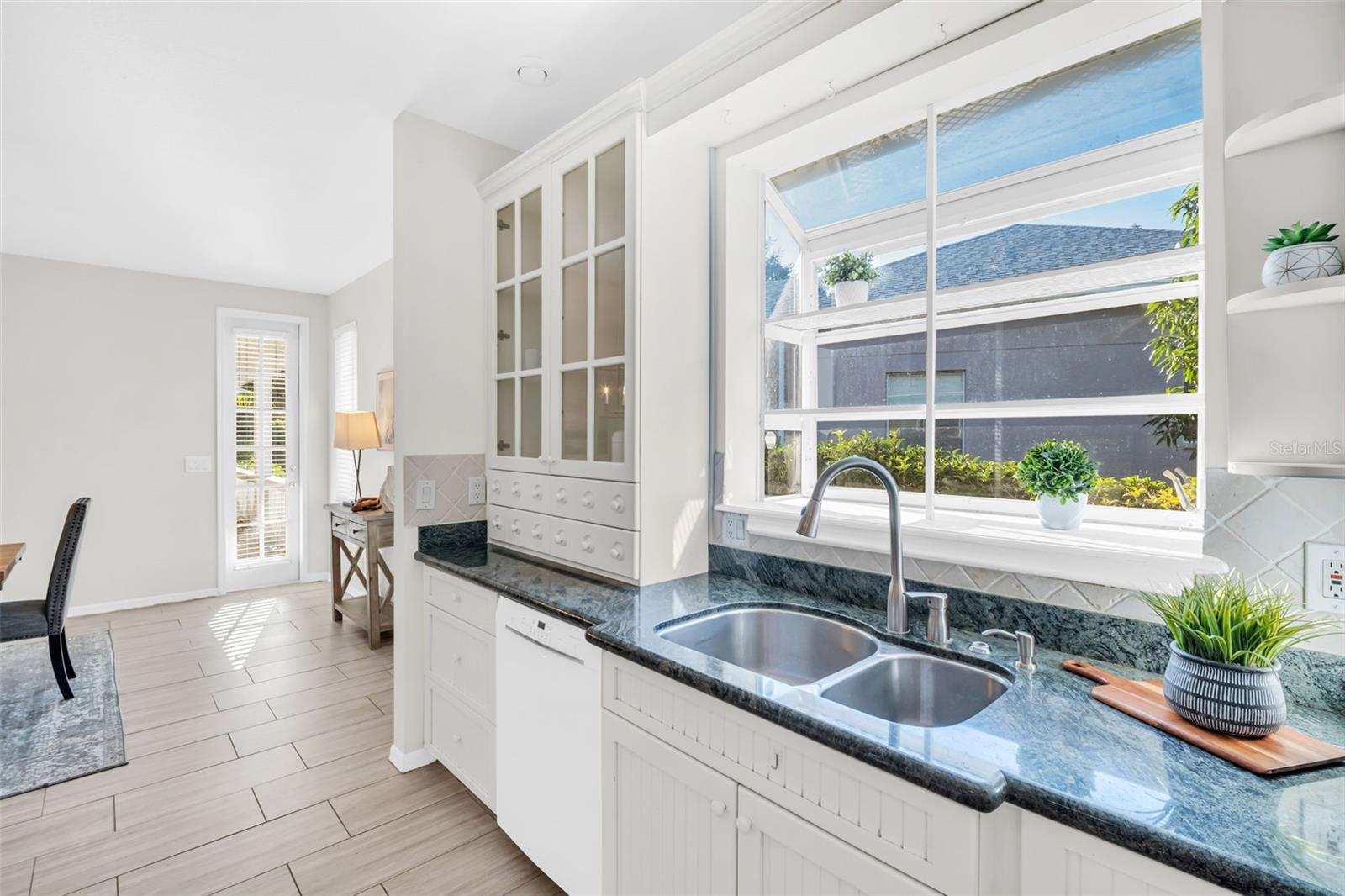 Stunning granite countertops~