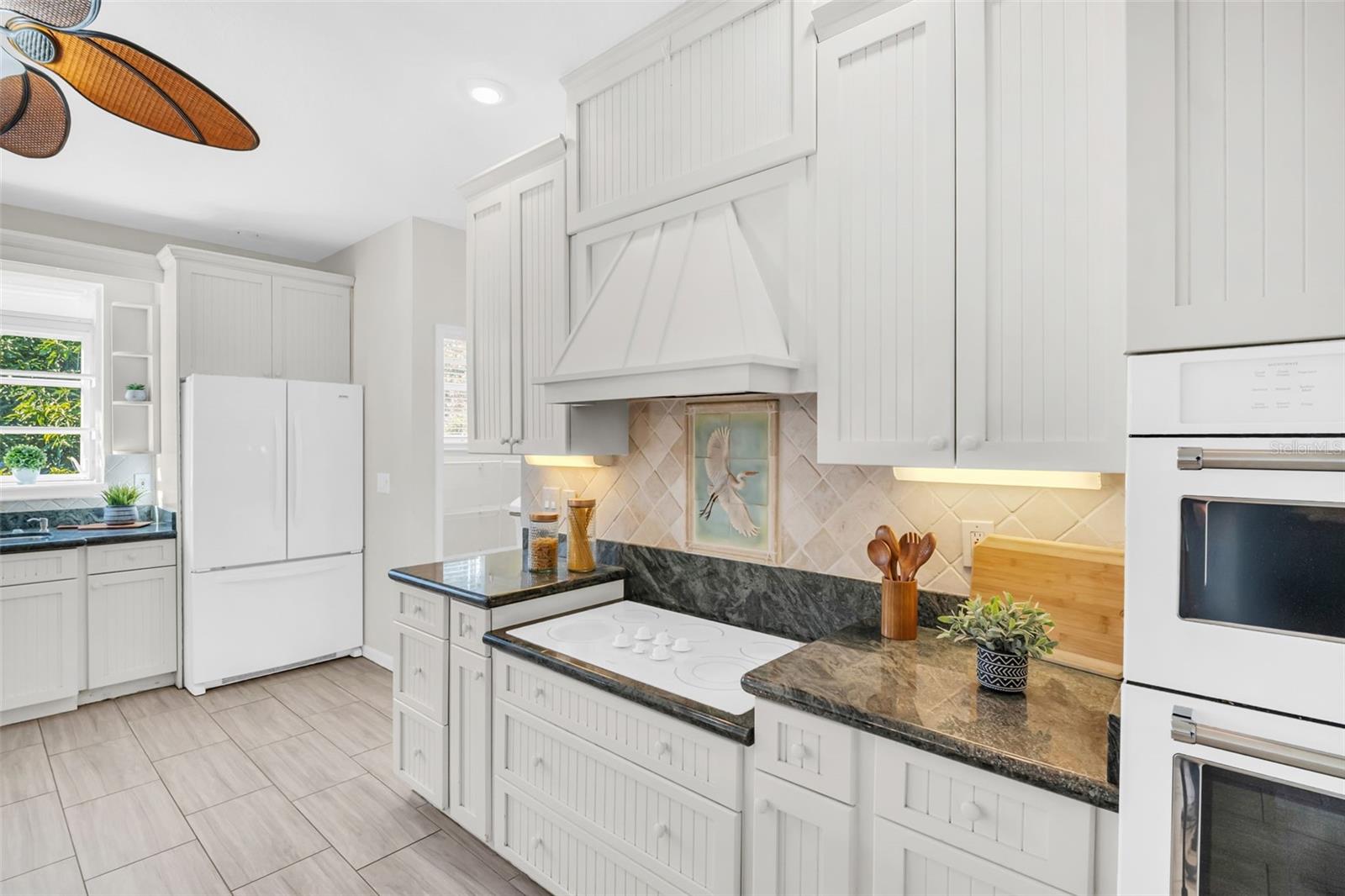 Flat burner stove & beautiful solid wood shaker cabinets~