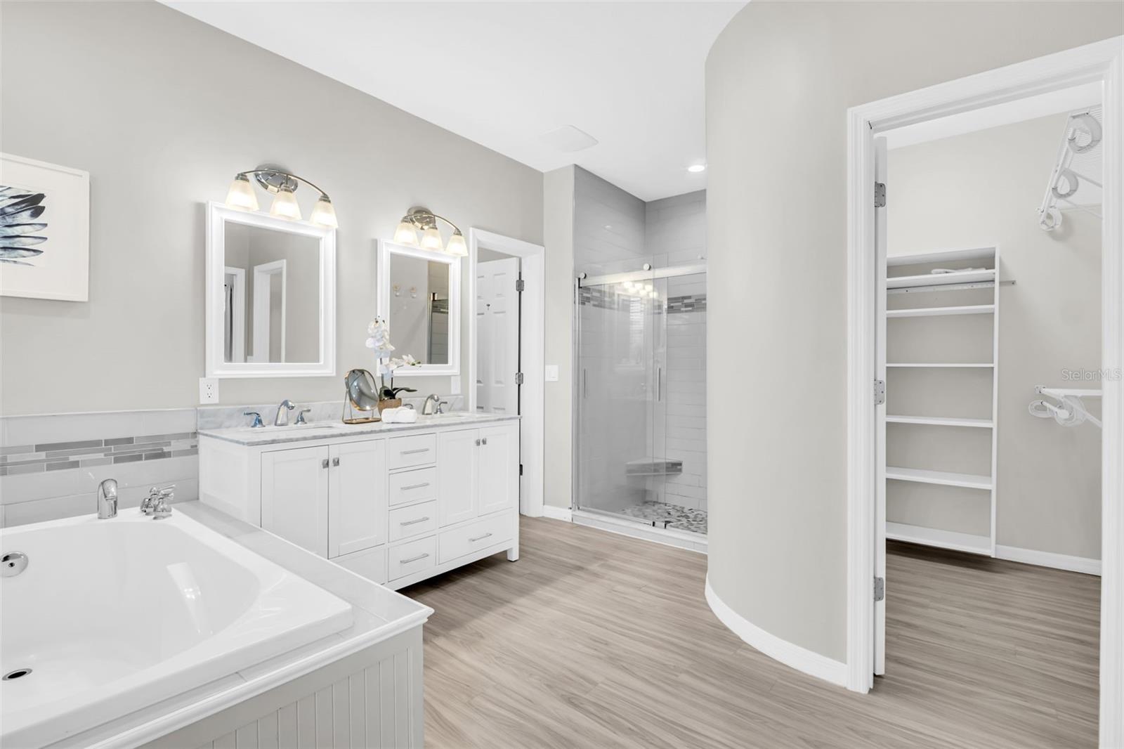 Stunning master bath~