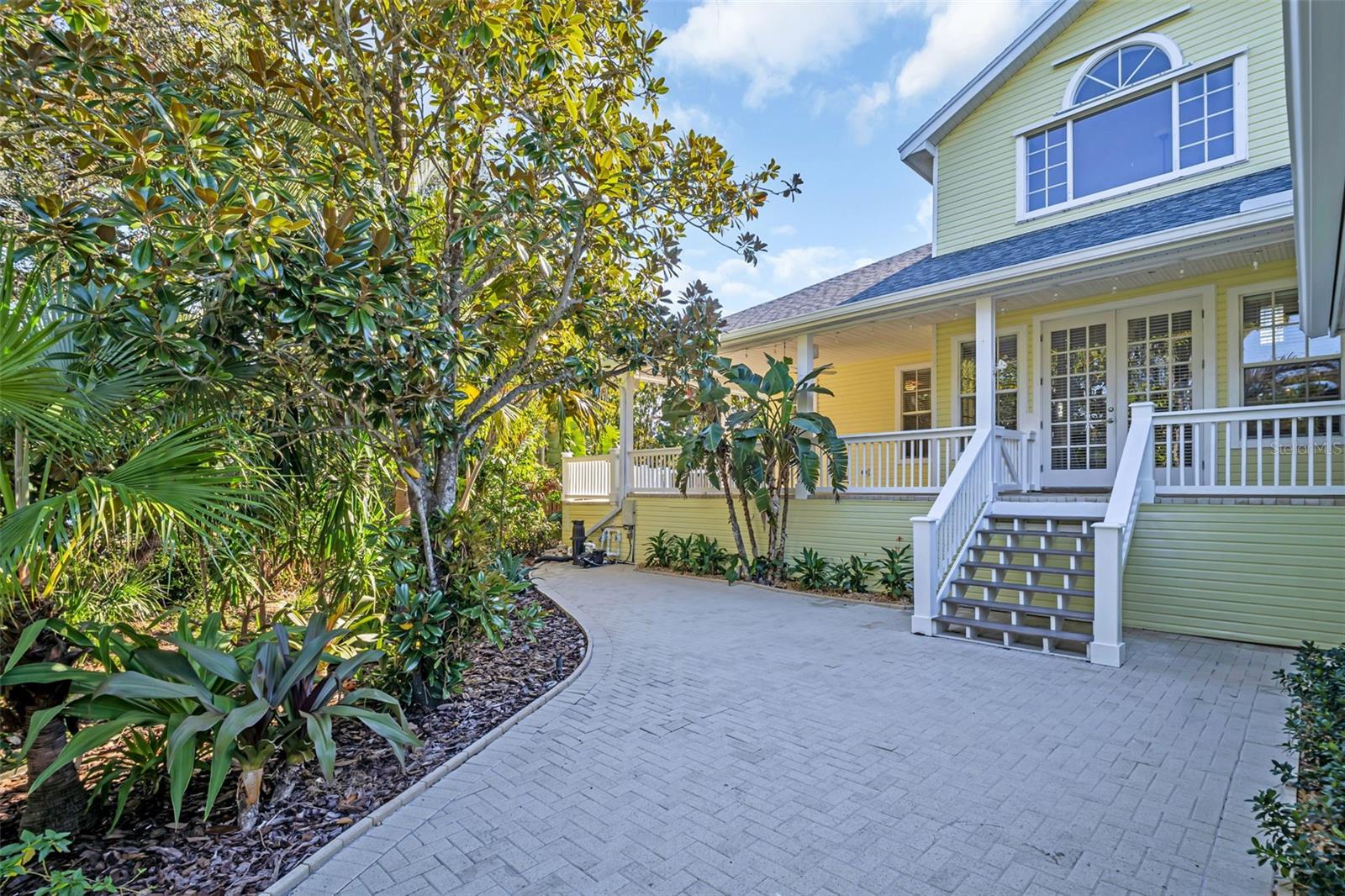 Beautiful rear entry~