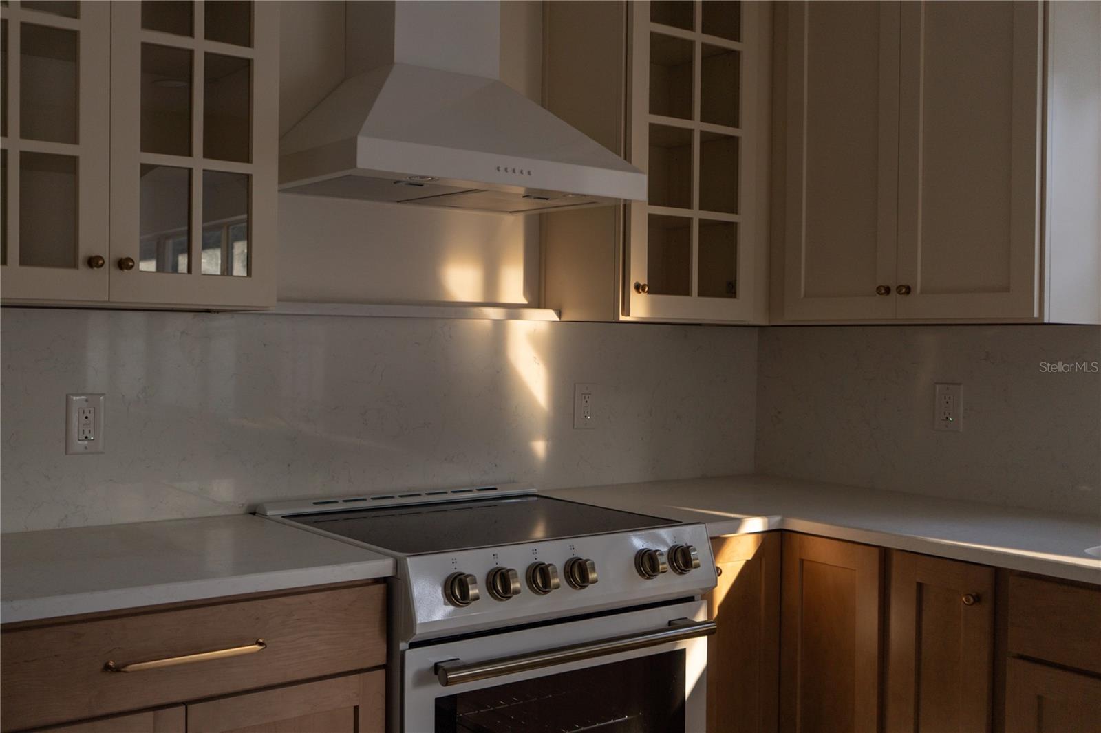 The way the morning light hits in the kitchen!