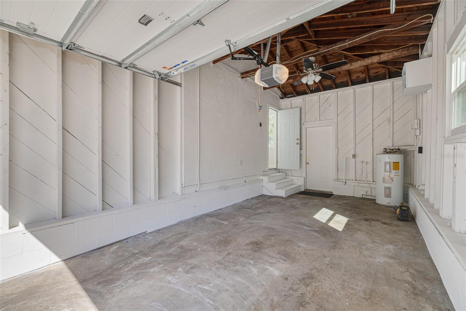 Oversized 1 car garage