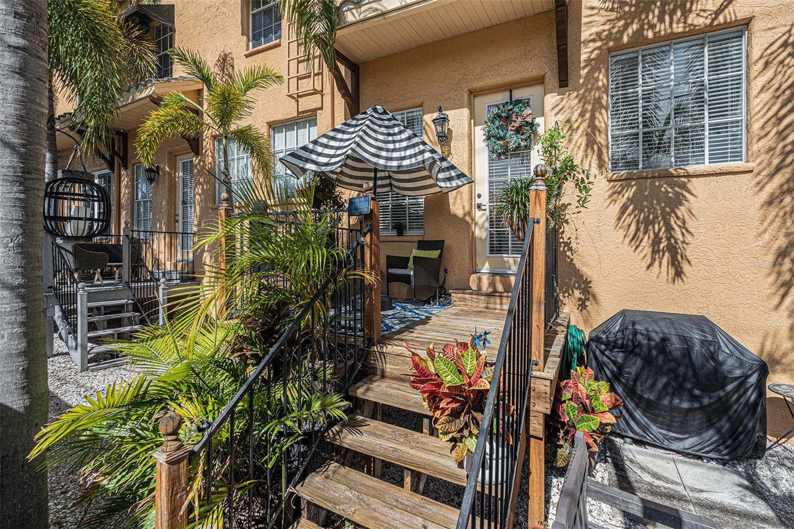 Back Deck & Bar-B-Que Area