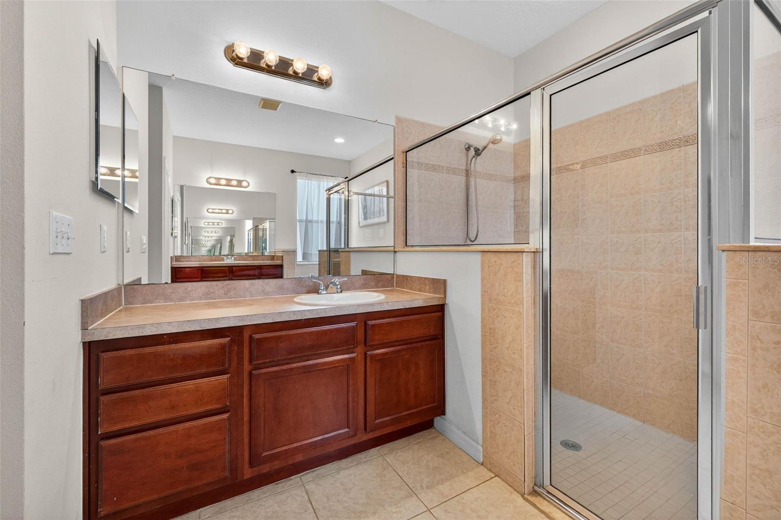 Double sink primary ensuite