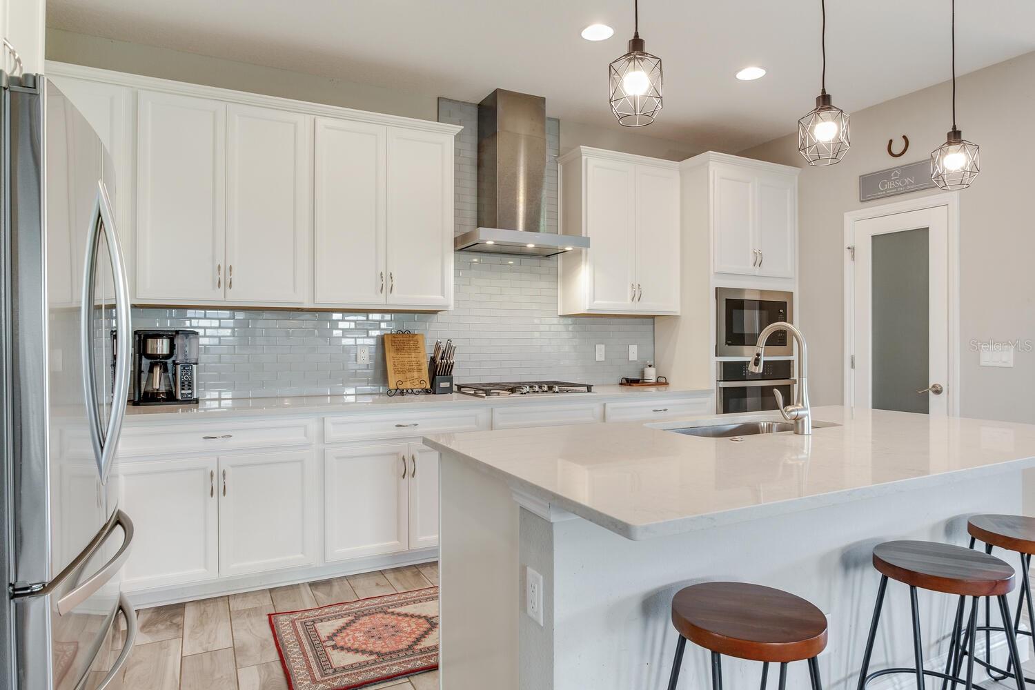 Kitchen / Breakfast Bar