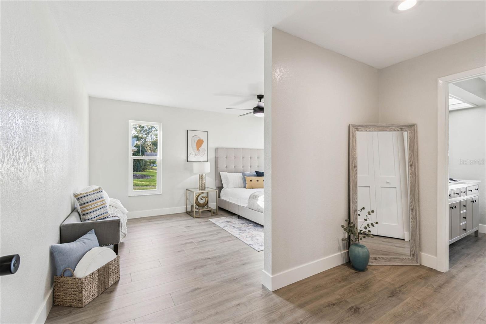 Primary bedroom alcove