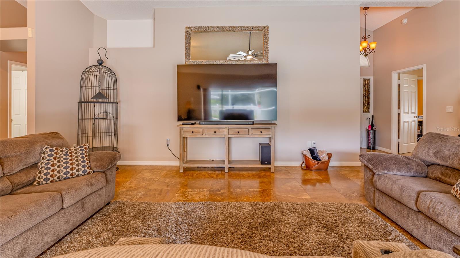 OVERSIZED GREAT ROOM