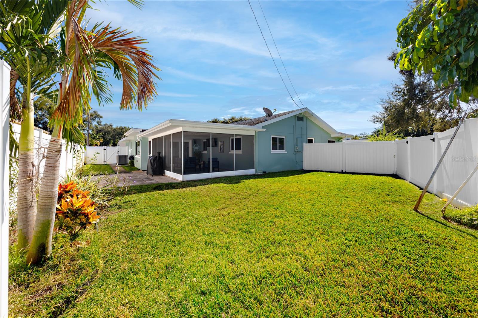 Spacious  fenced yard