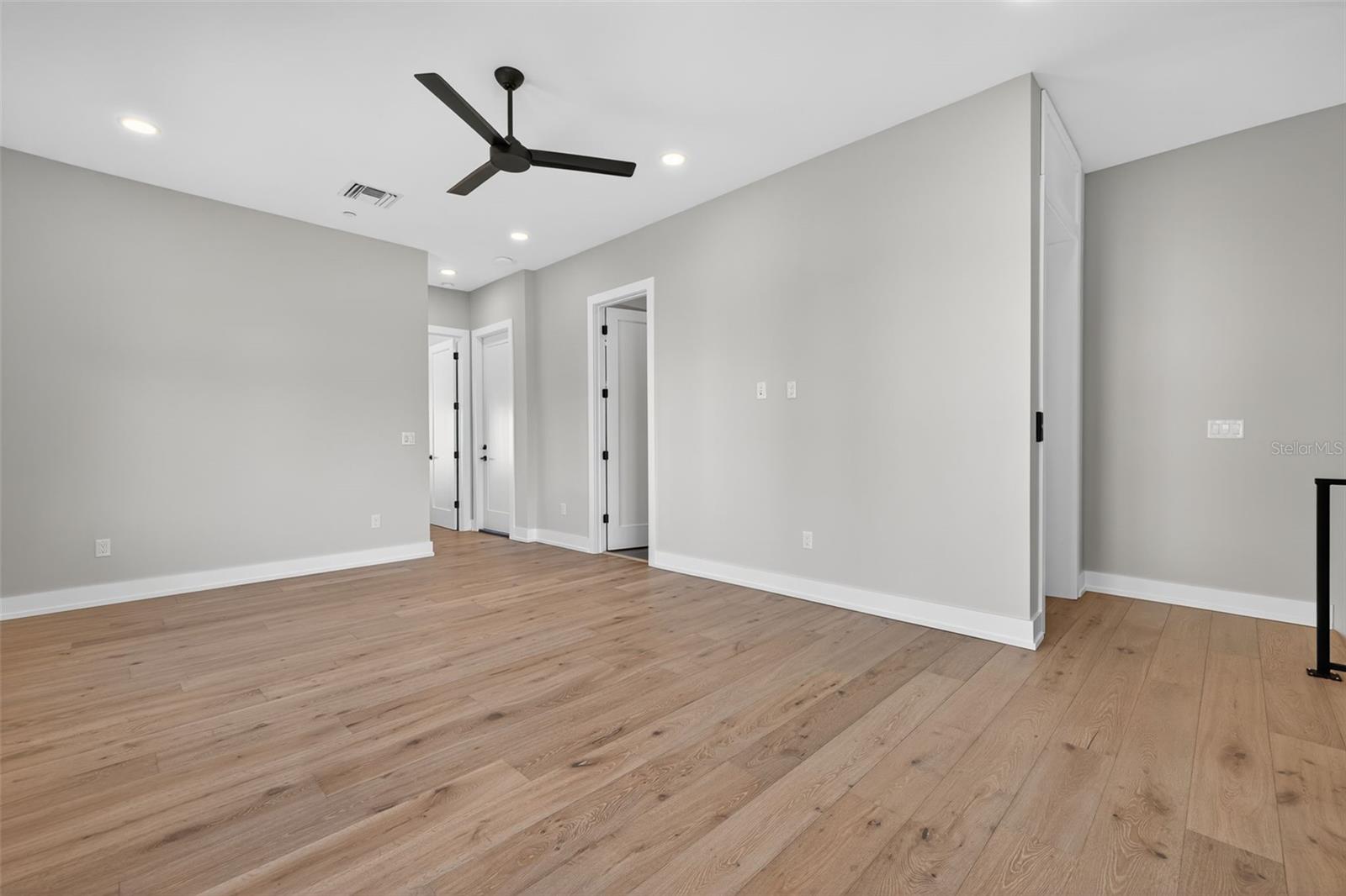 Bonus Living Room (unfurnished)