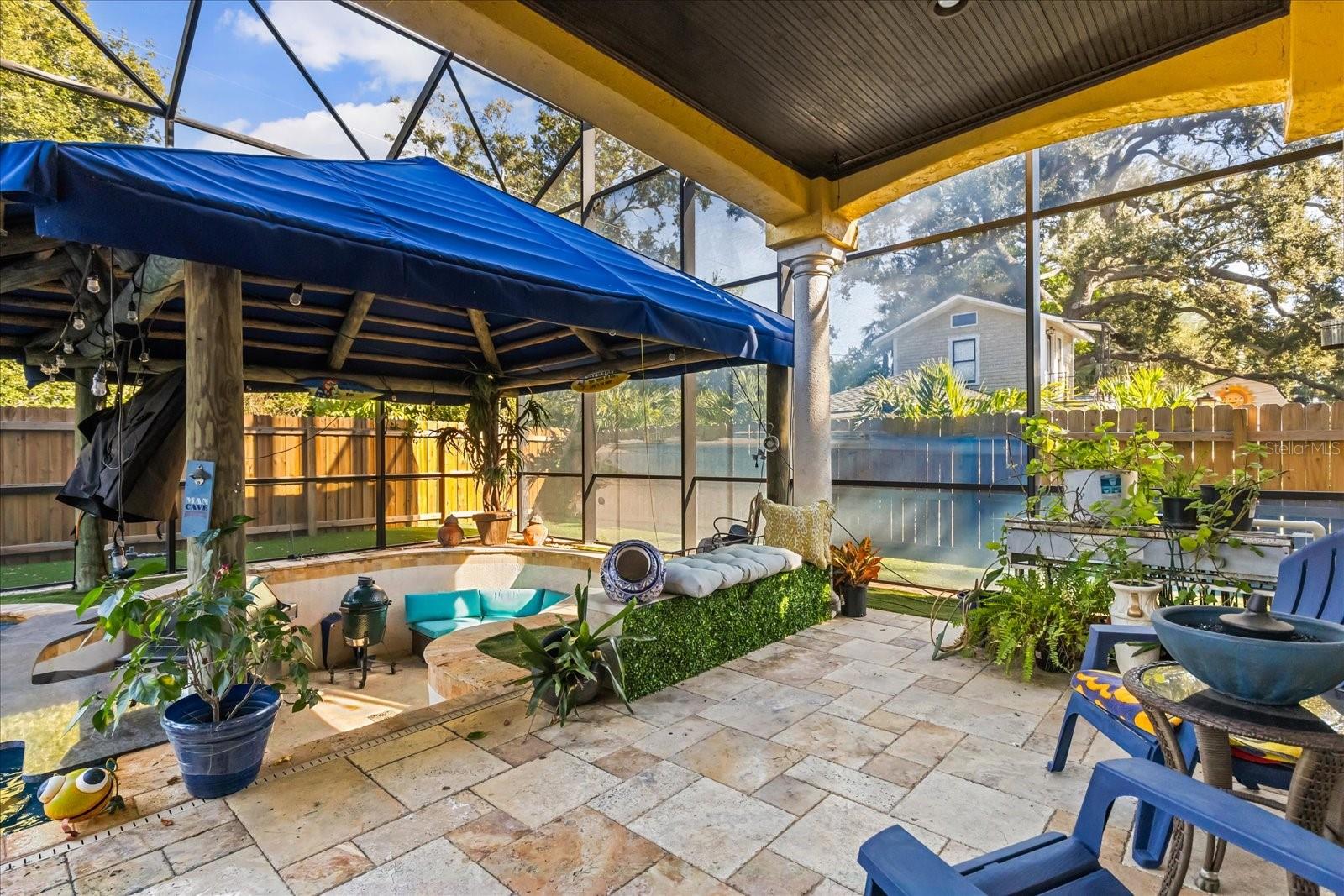 Grilling / Entertainment Hut