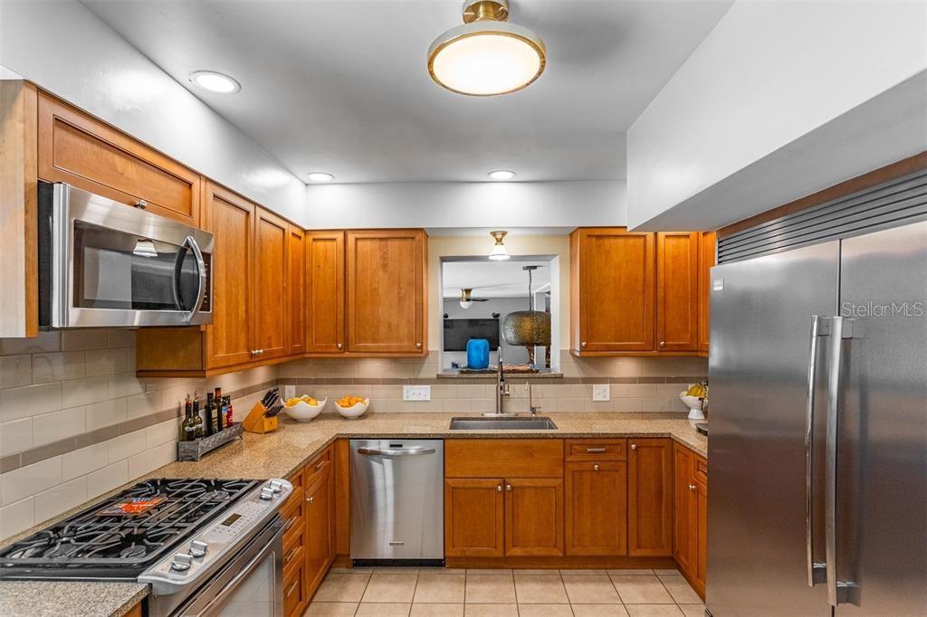 Gas Range & Commercial Grade Refridgerator