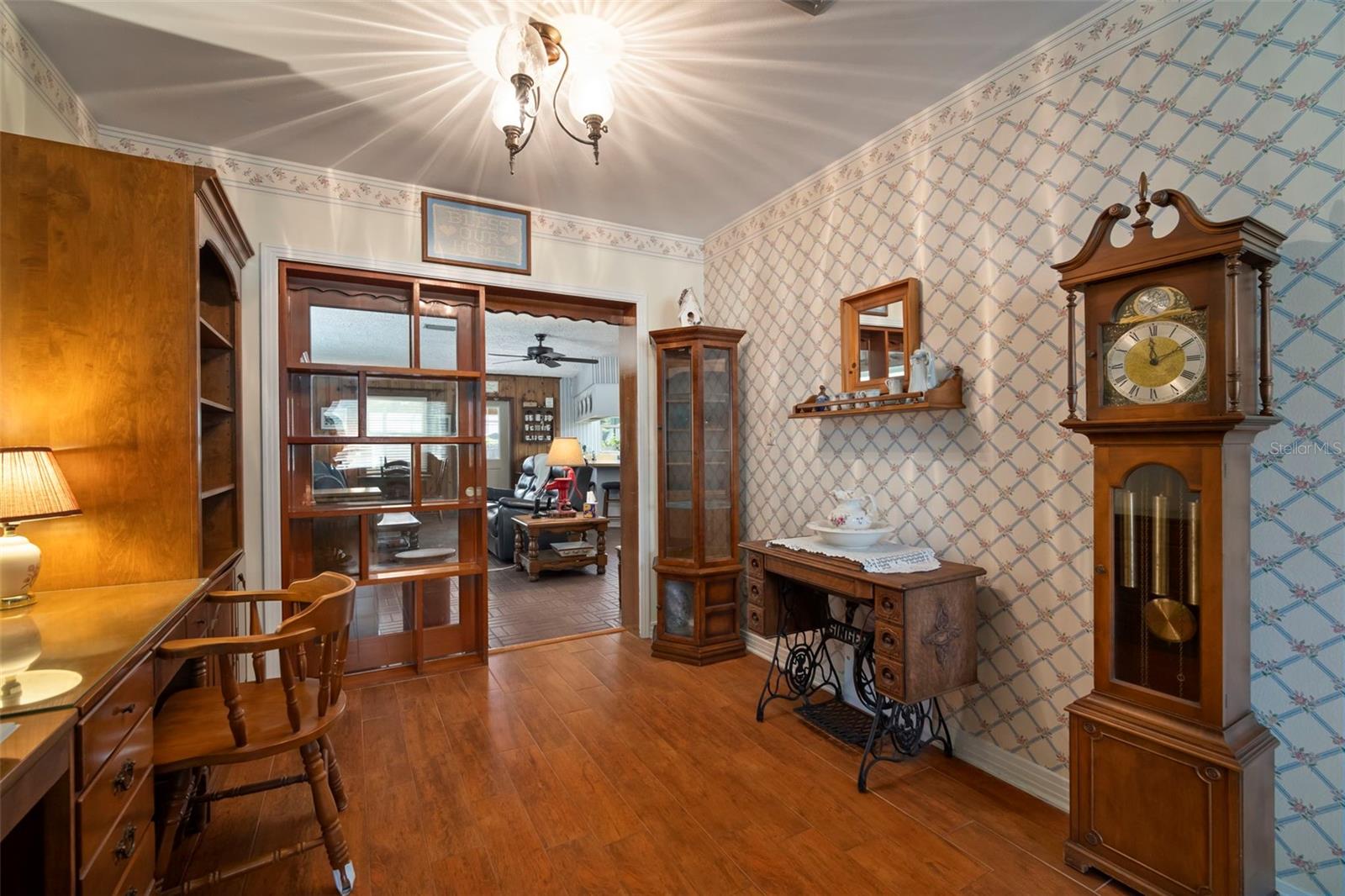 formal dining room (view 2)