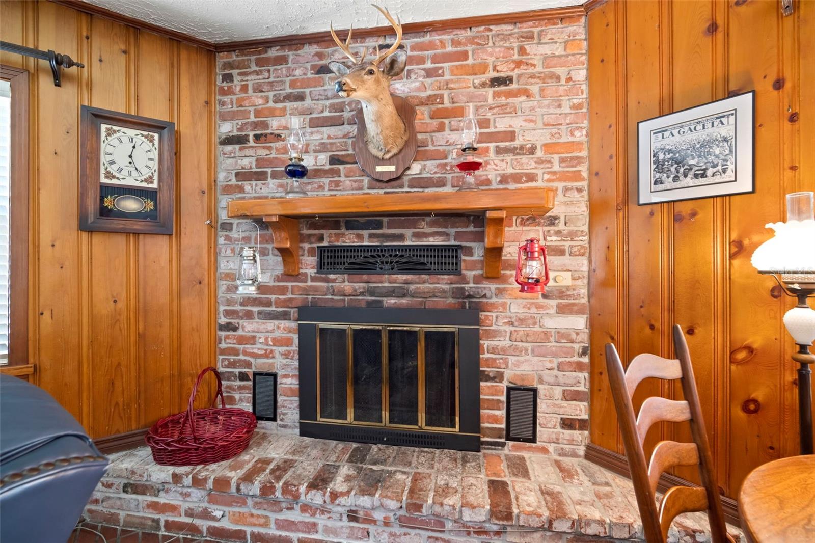 family room (view 3)