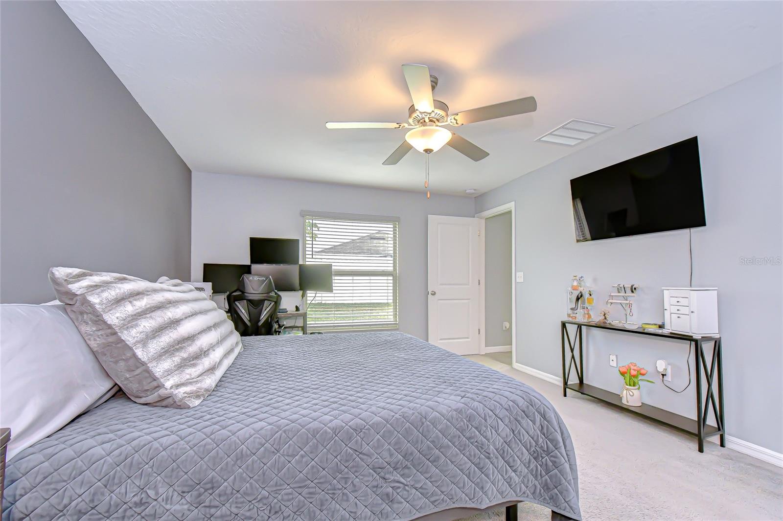 Spacious room with en-suite!