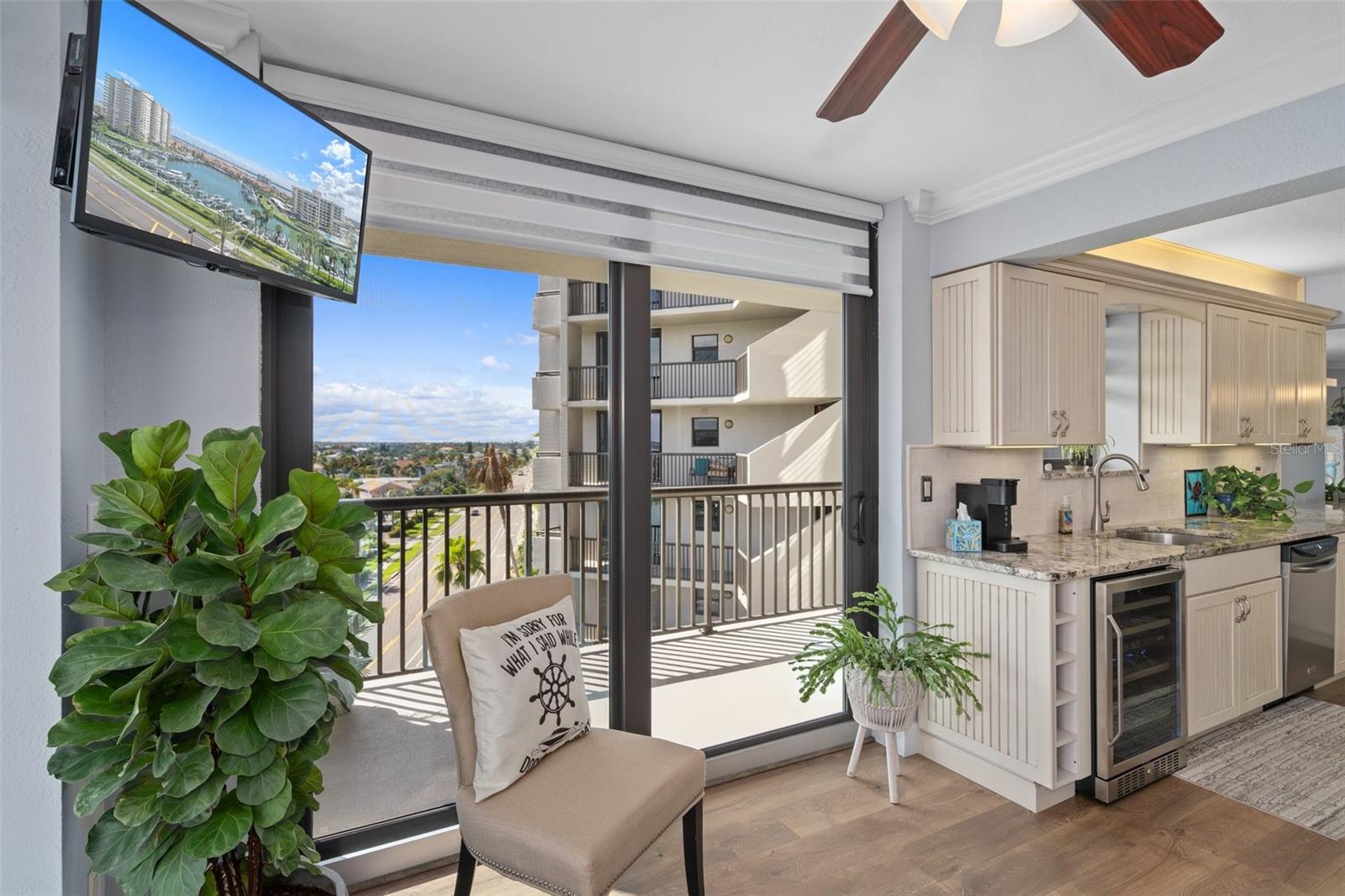 Dinette/den/office right off kitchen.