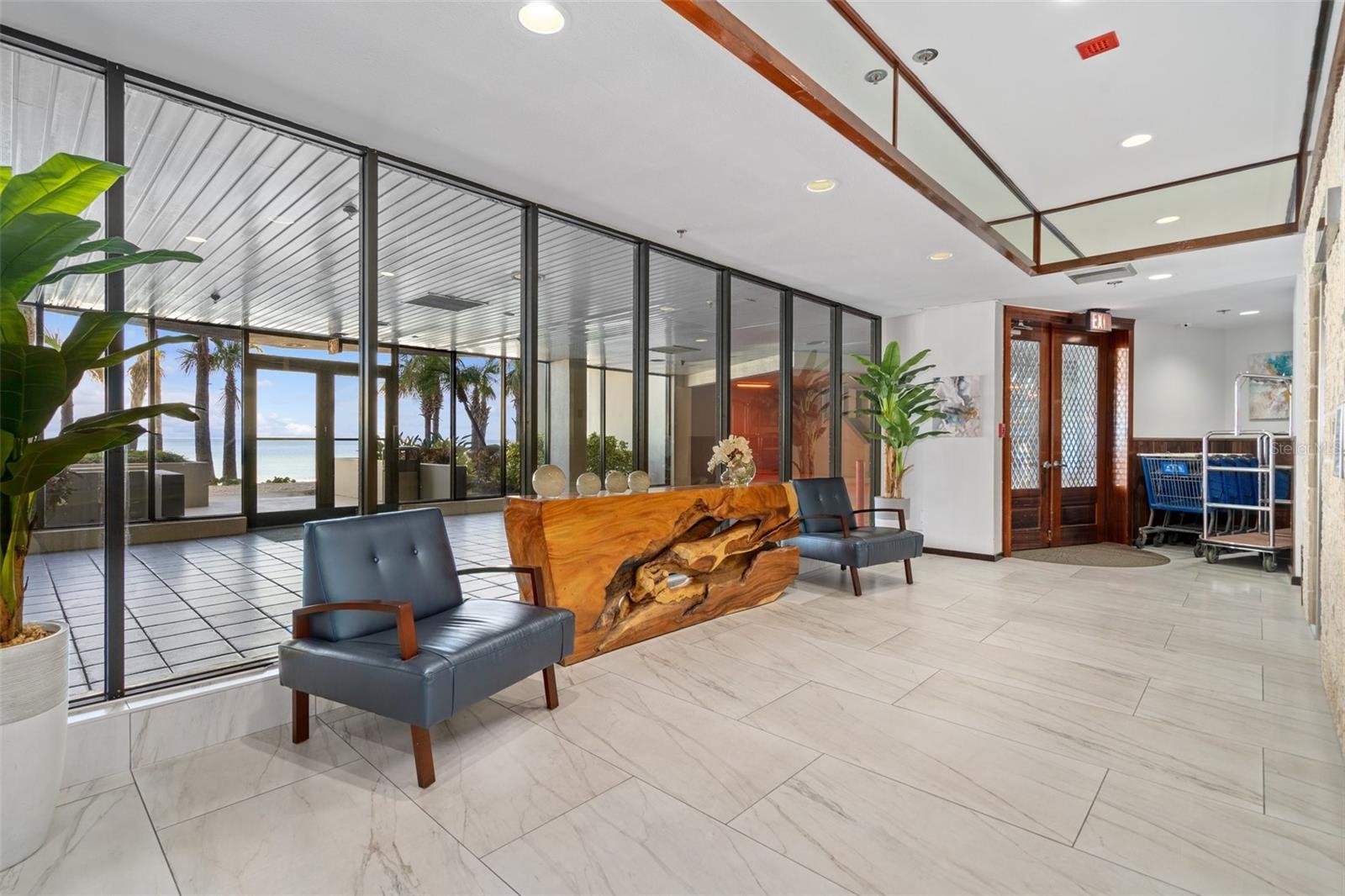 Back lobby (Beach side)