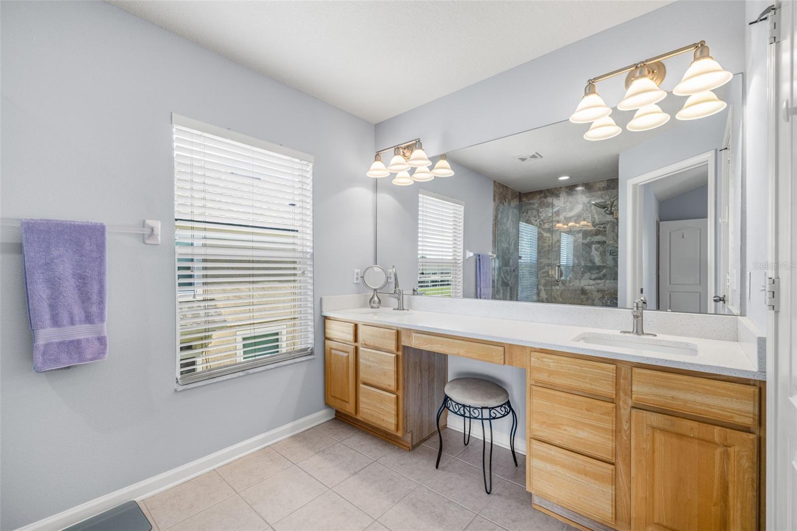 Primary Bathroom En Suite!