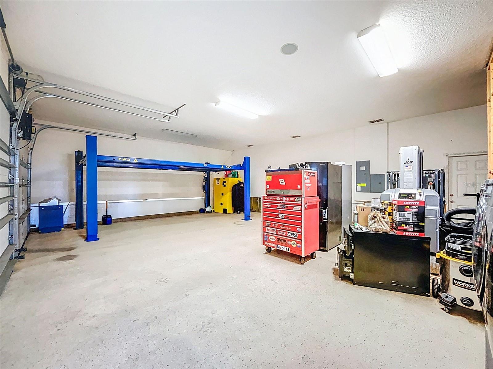 Attached 3 Car Garage