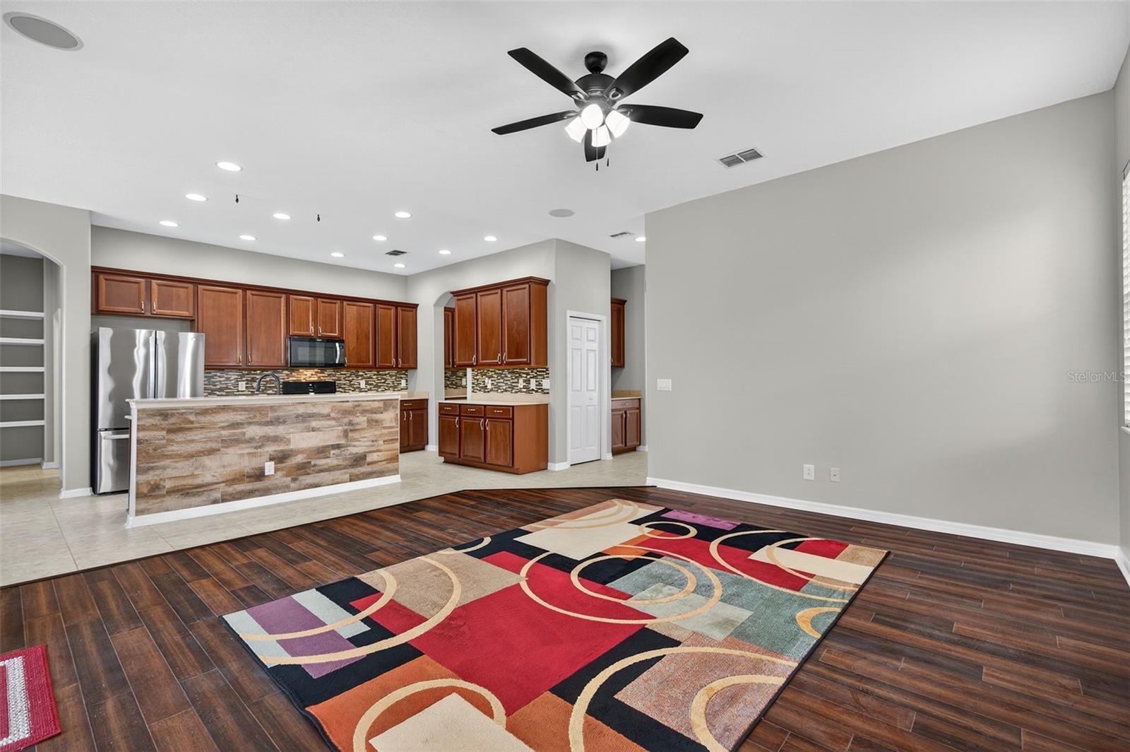 Living room/kitchen combo