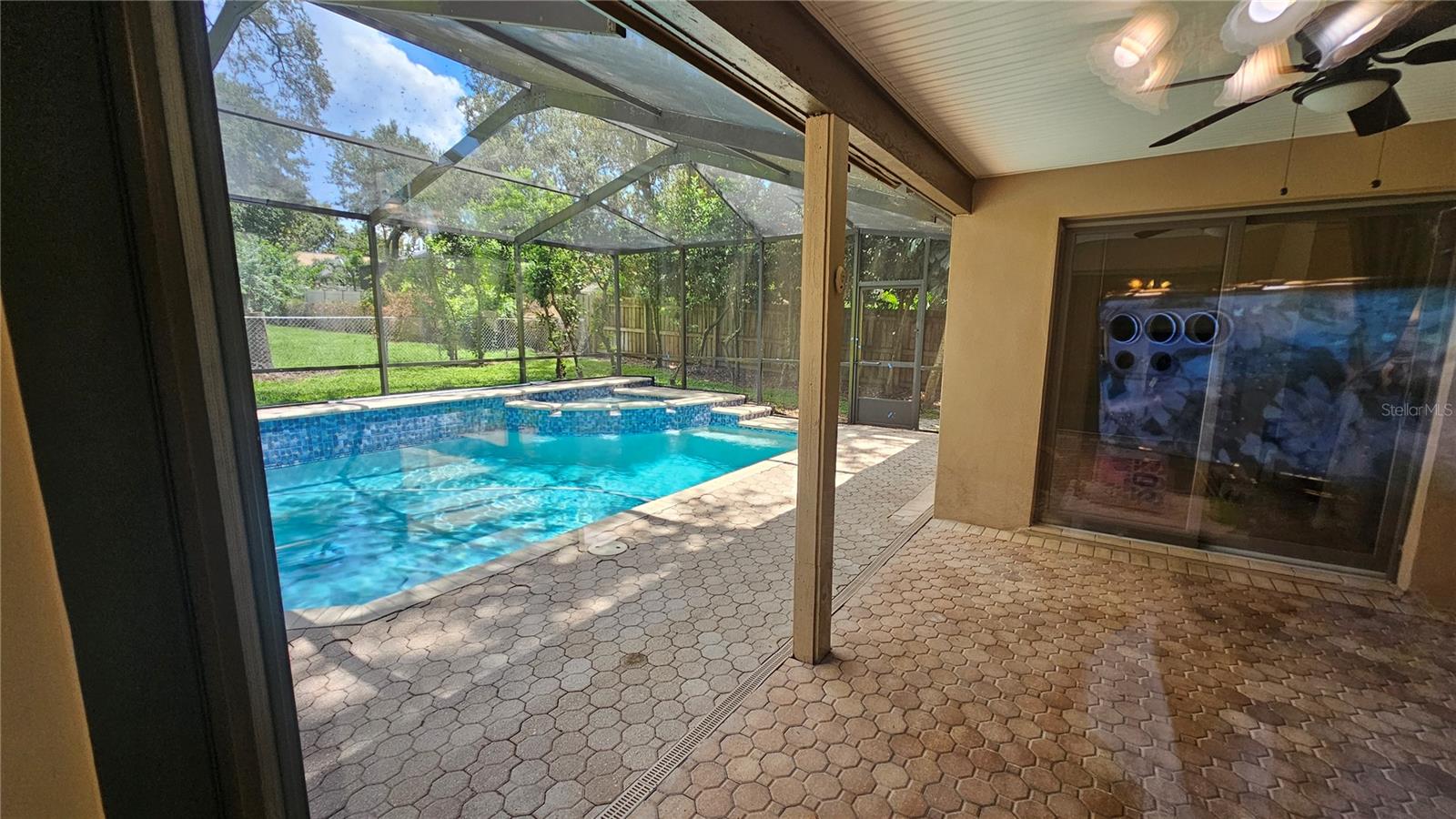 Under cover entertainment and barbecue area in case of a drizzle.