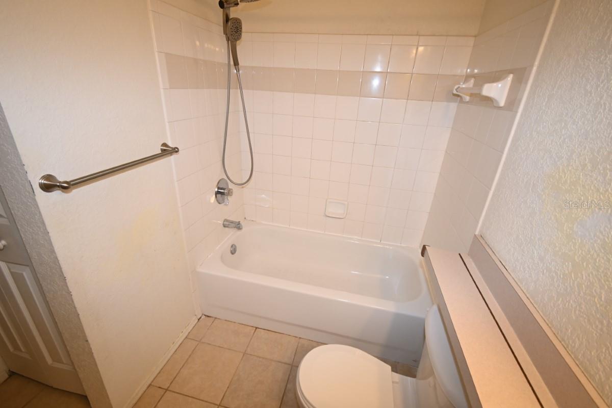 SHARED GUEST BATH RM